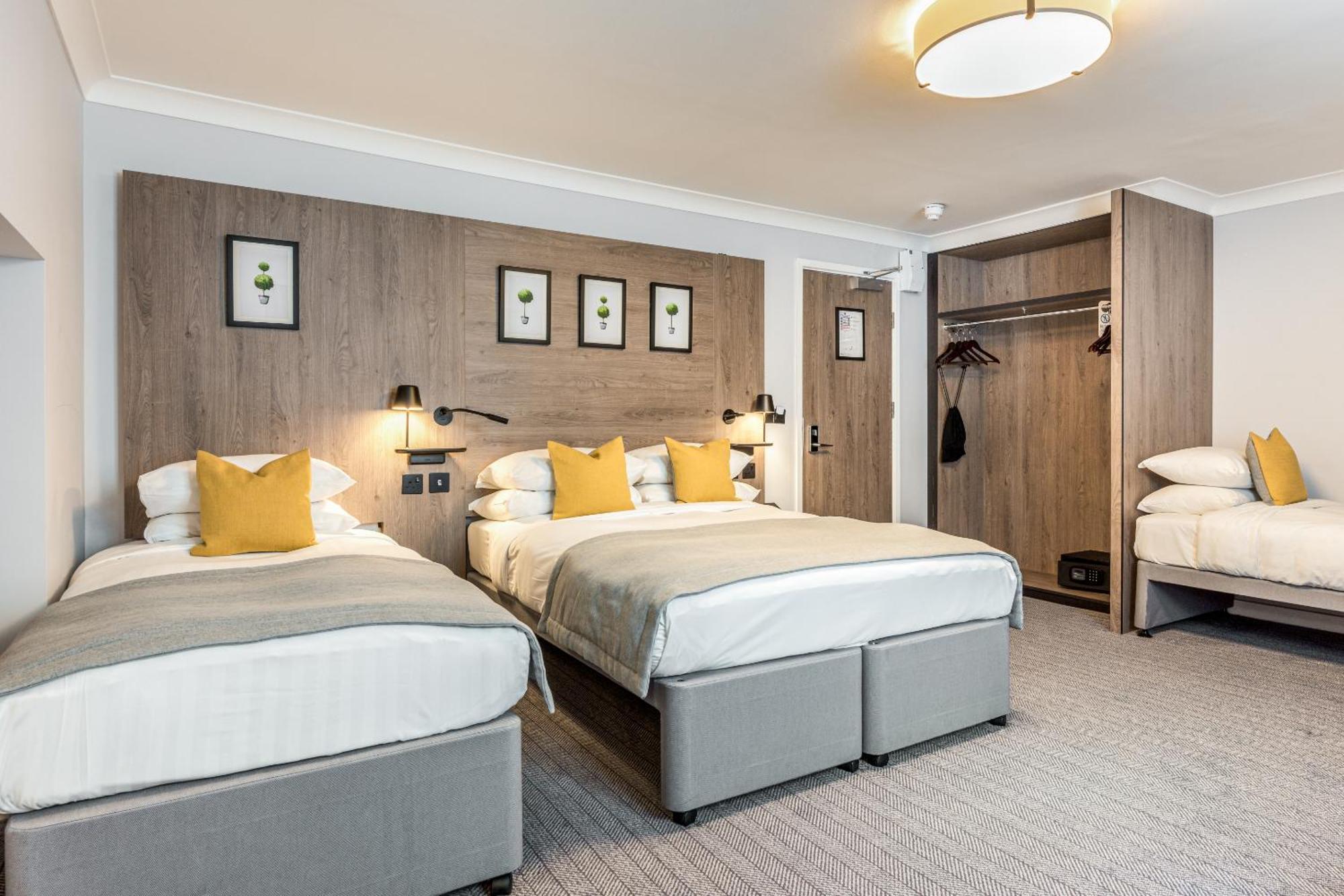 Princes Square Hotel 4*