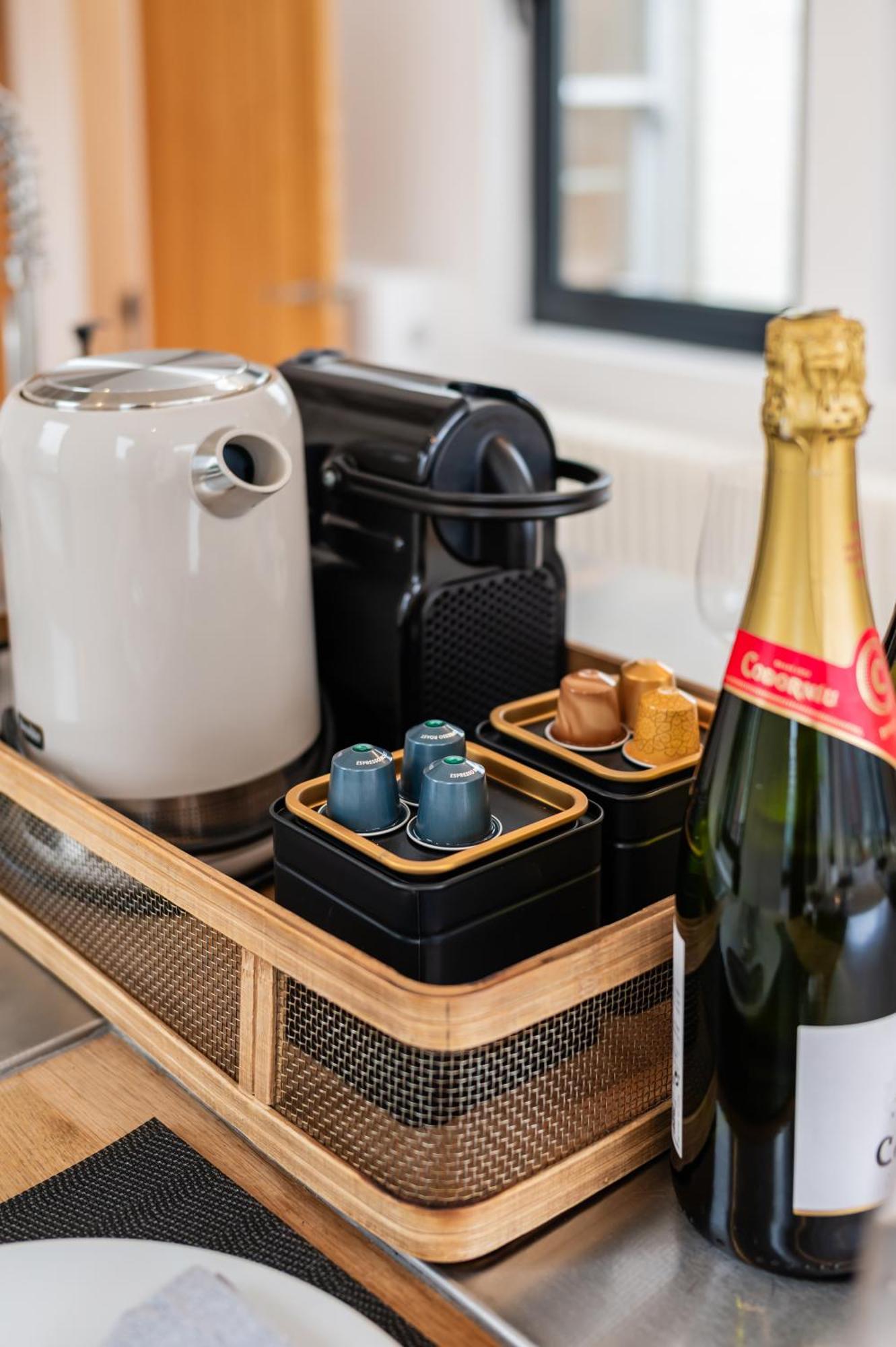 Huge & 3 Bedr, 4 Beds, Covent Gdn Apartment *