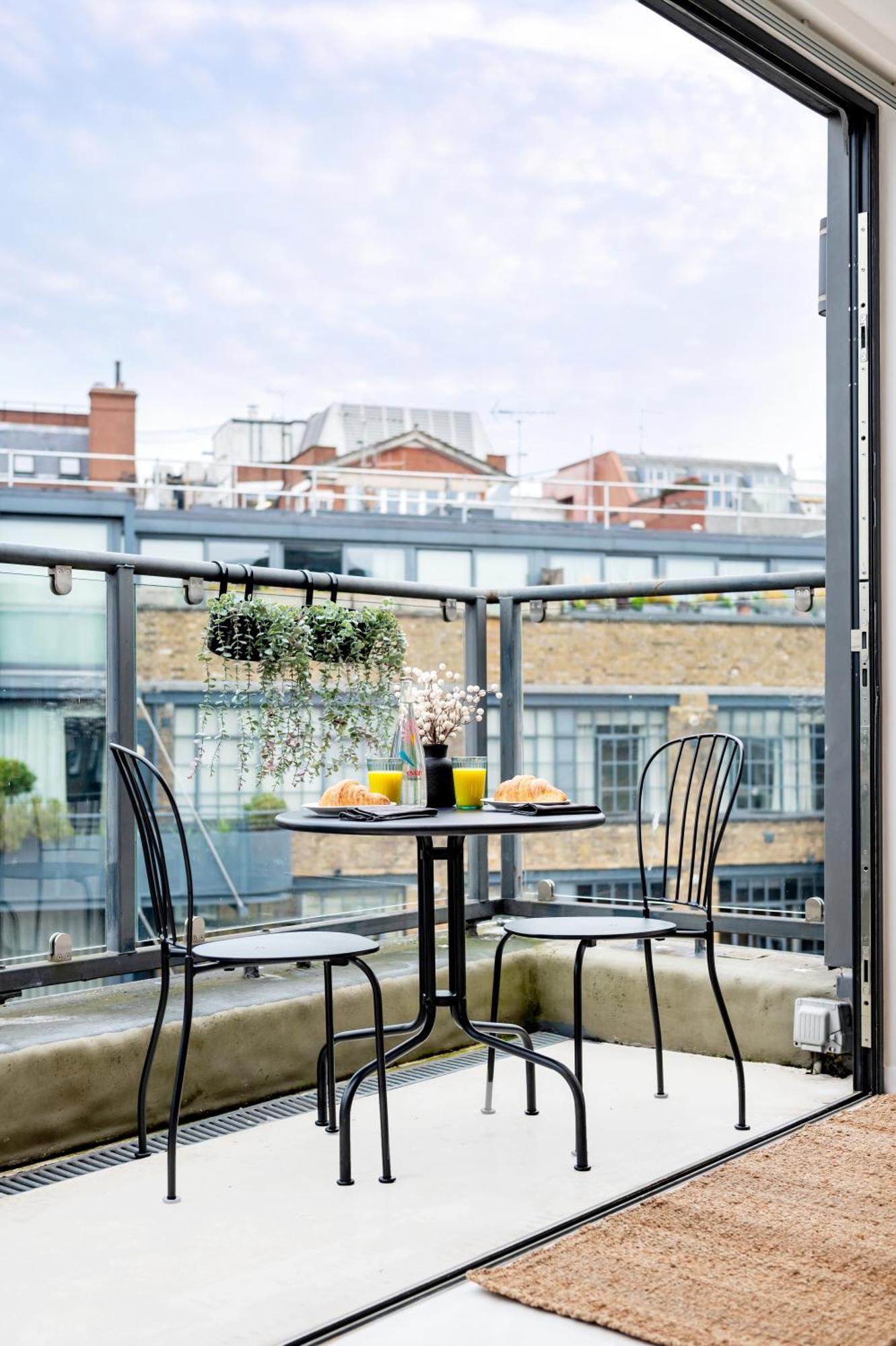 Huge & 3 Bedr, 4 Beds, Covent Gdn Apartment *