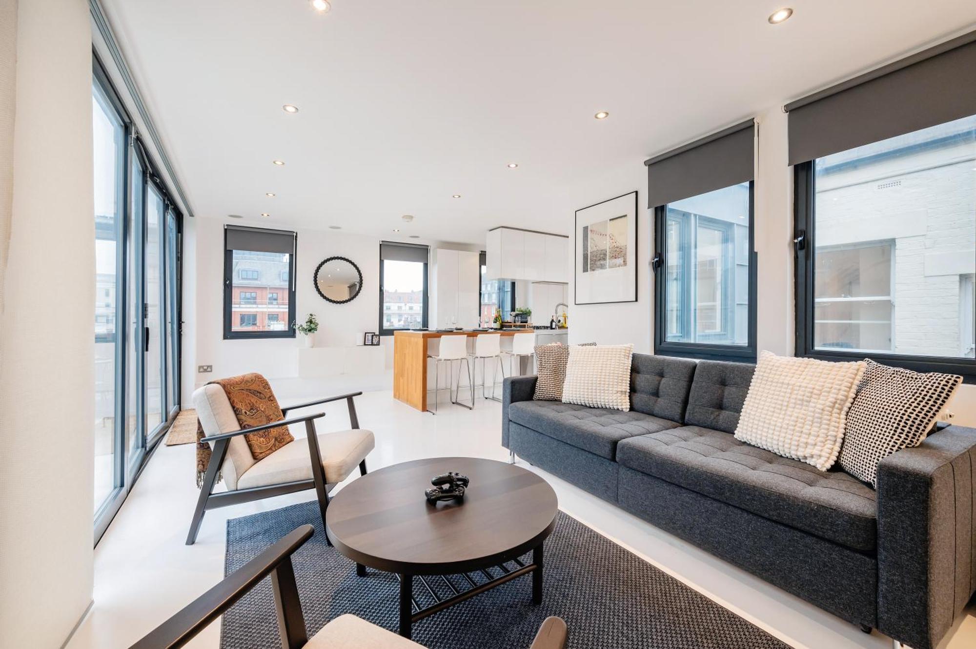 Huge & 3 Bedr, 4 Beds, Covent Gdn London
