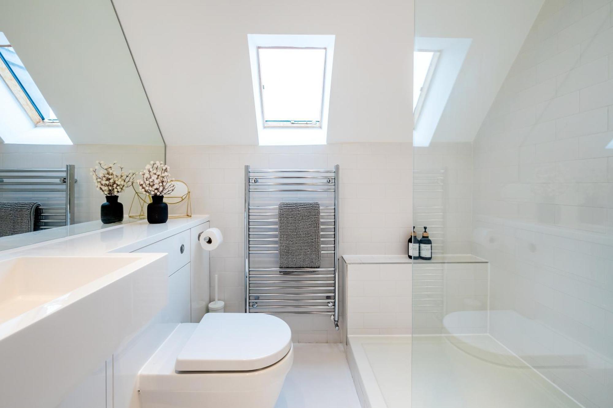 Huge & 3 Bedr, 4 Beds, Covent Gdn Apartment *