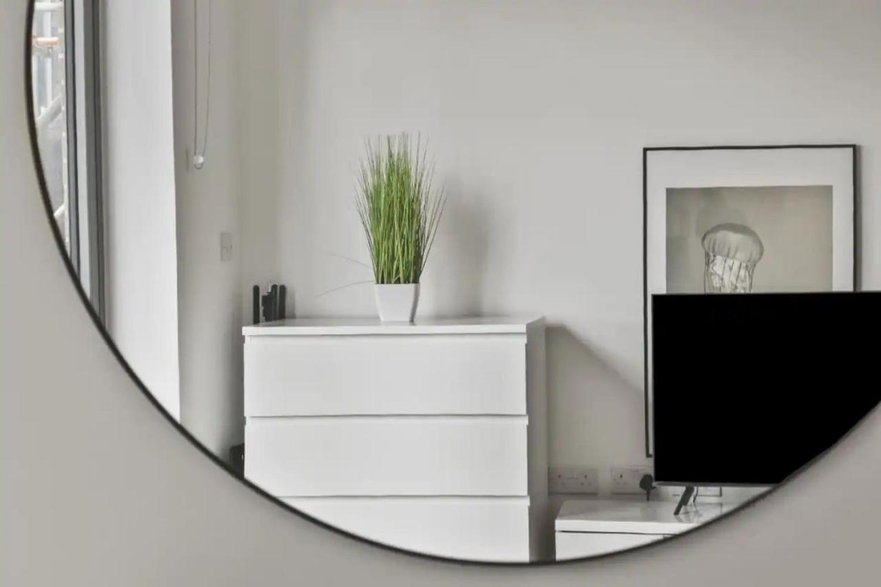Centrally Located - Modern - 2bed - 2bath