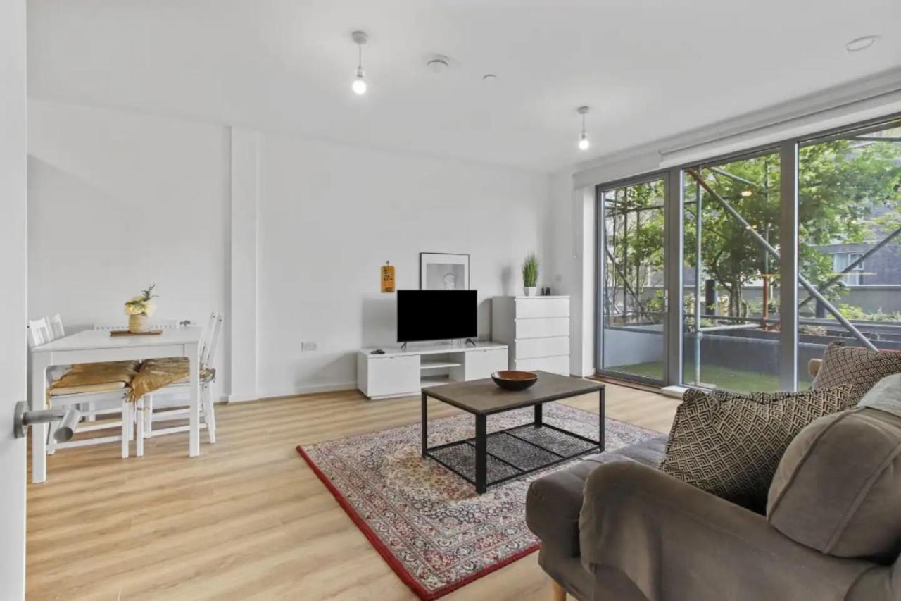 Apartment Centrally Located - Modern - 2bed - 2bath