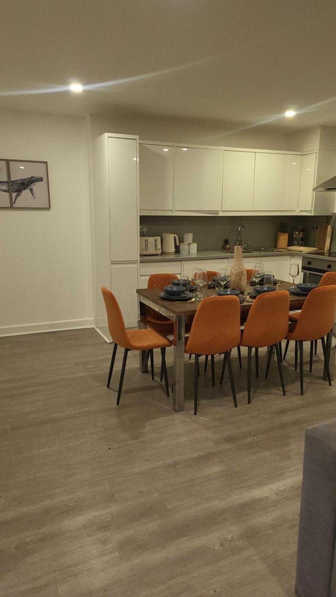 3 Bedrooms 2baths 3 Toilets Excel City Airport O2 Sleeps Up To 7, * London