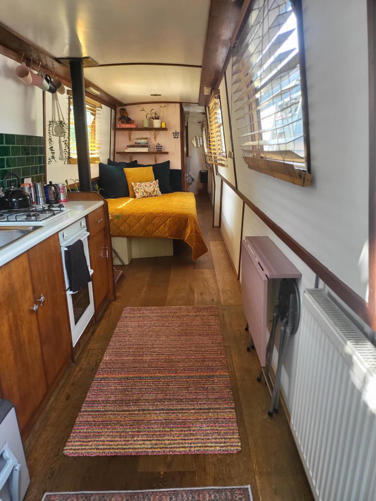 Lovely Canal Boat In Little Venice For Family & Friends