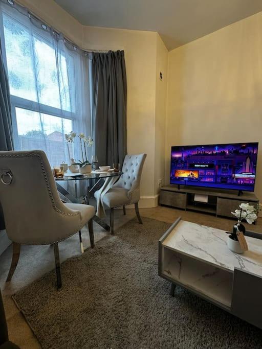 Entire 1bed Stratford Westfield