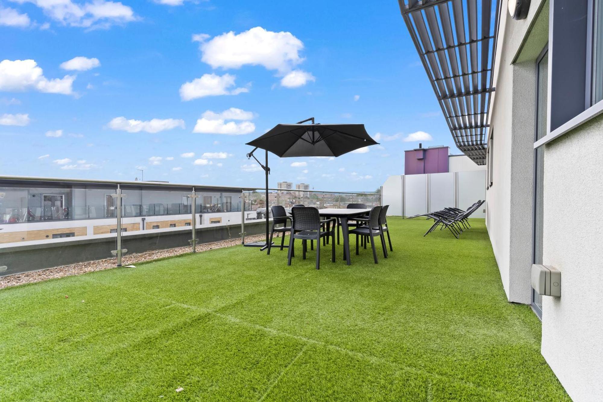 Spectacular 3br 2bath Rooftop Sky-views With Parking Leilighet *