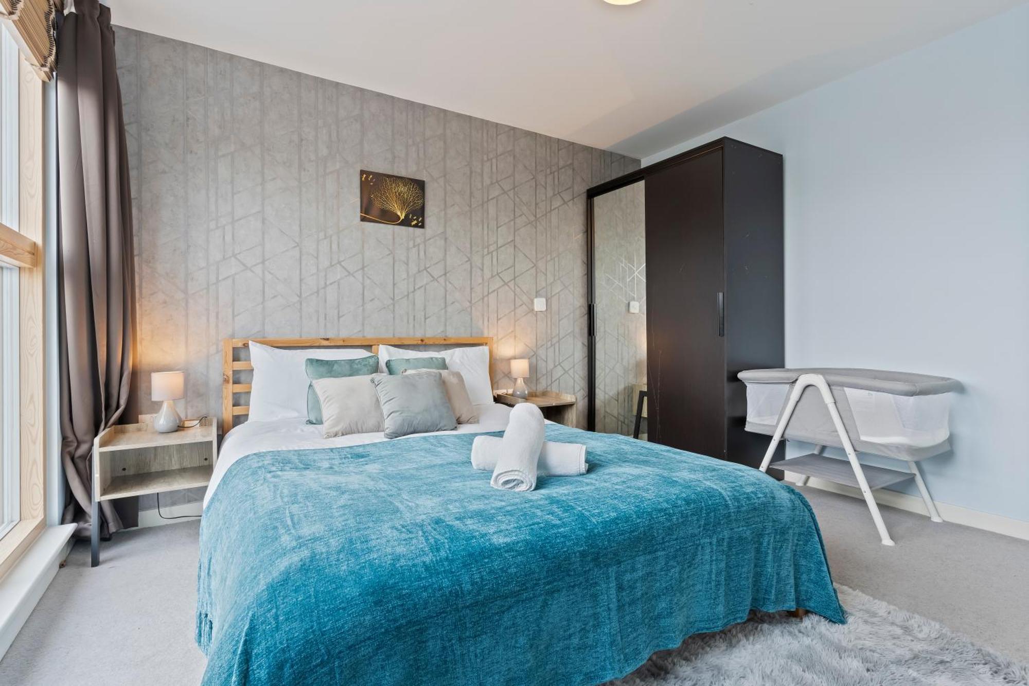 Spectacular 3br 2bath Rooftop Sky-views With Parking Leilighet London