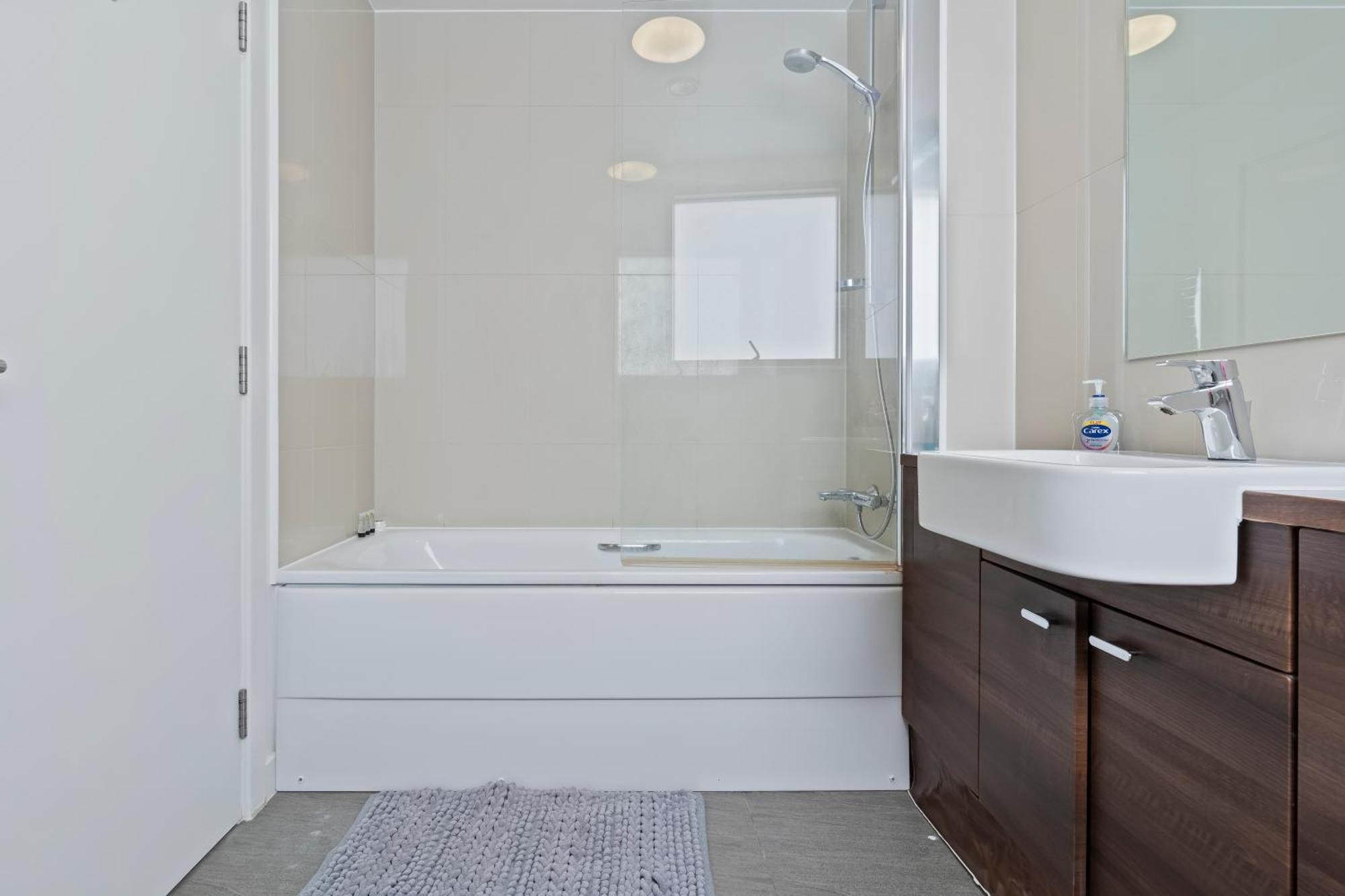 Spectacular 3br 2bath Rooftop Sky-views With Parking Leilighet
