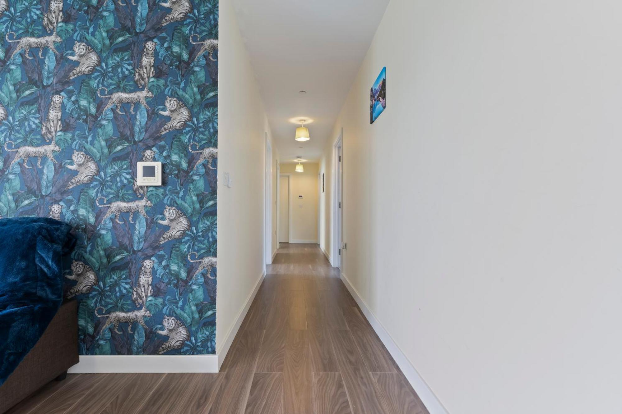 Spectacular 3br 2bath Rooftop Sky-views With Parking Leilighet *