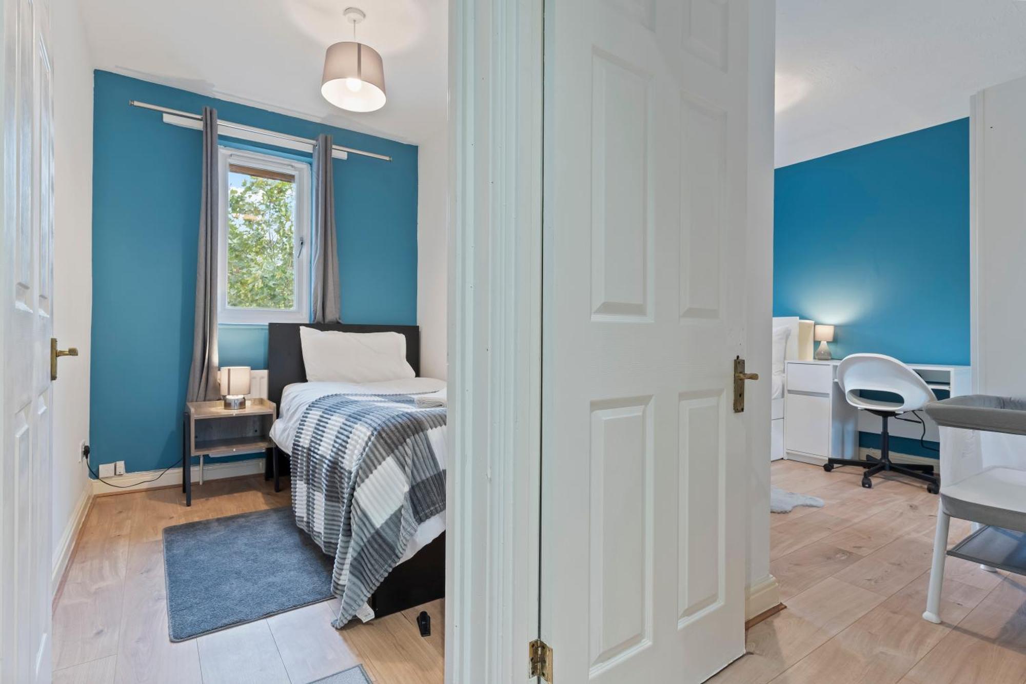 Ferienhaus Lovely 4Br House In The City With Parking London