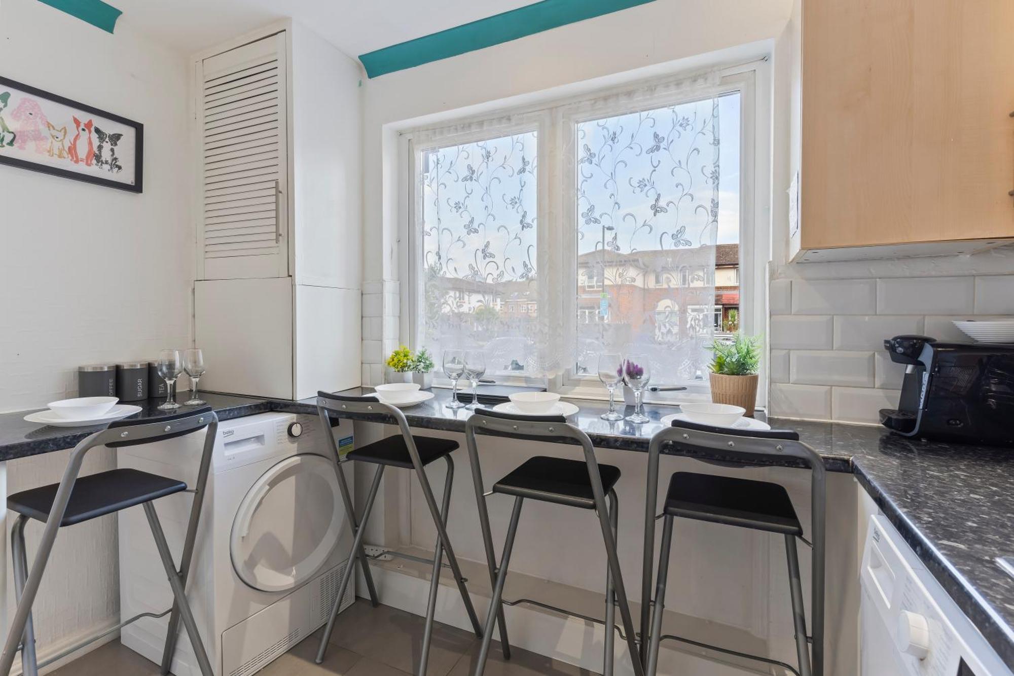 Lovely 4Br House In The City With Parking Ferienhaus London