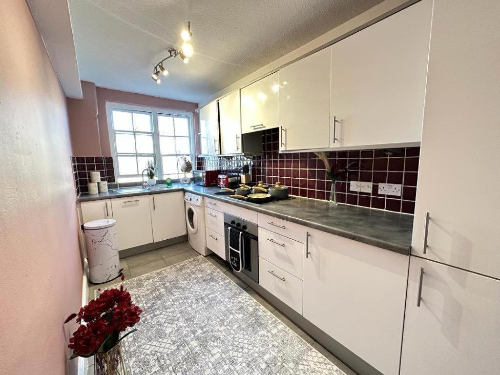 Three Bedroom Near Marble Arch * London