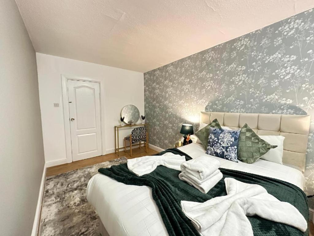 Three Bedroom Near Marble Arch Apartment