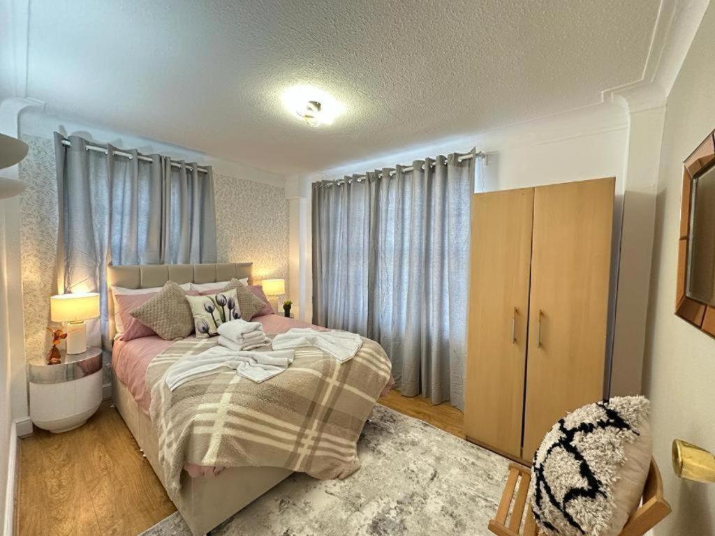 Three Bedroom Near Marble Arch * London