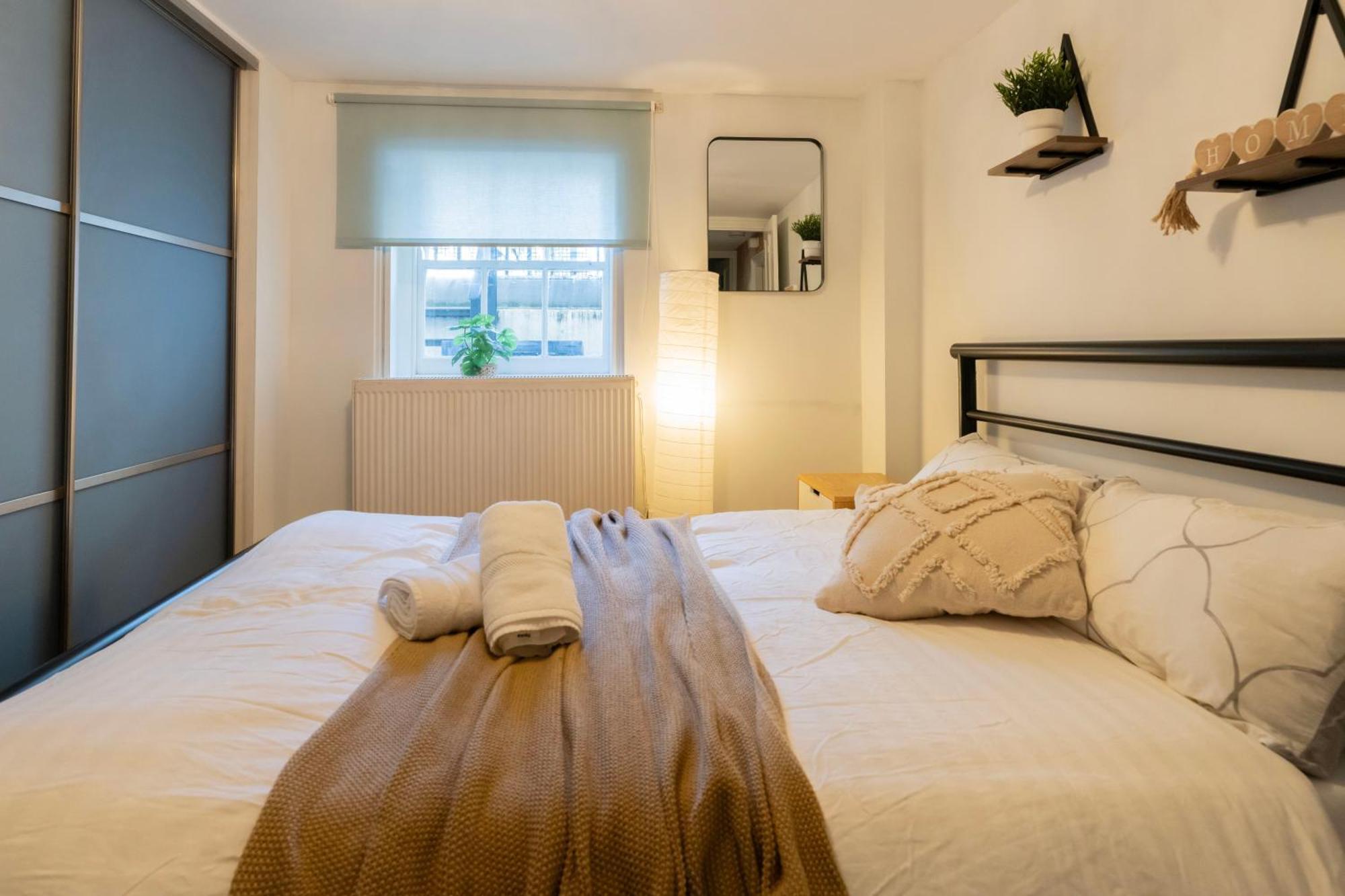 Apartment Gorgeous 2bed House In New Road *