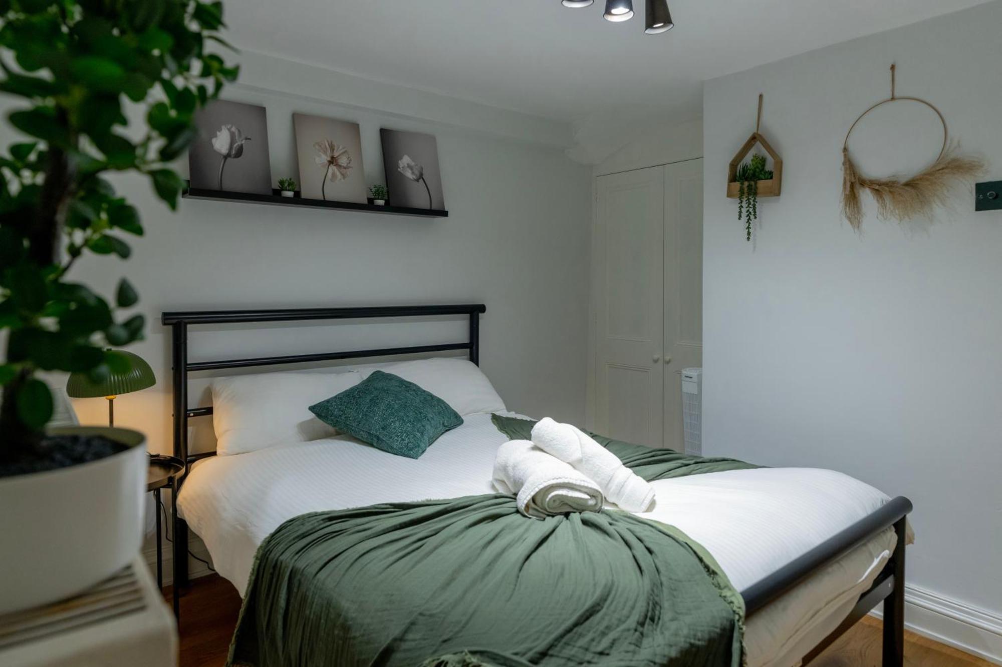 Gorgeous 2bed House In New Road London