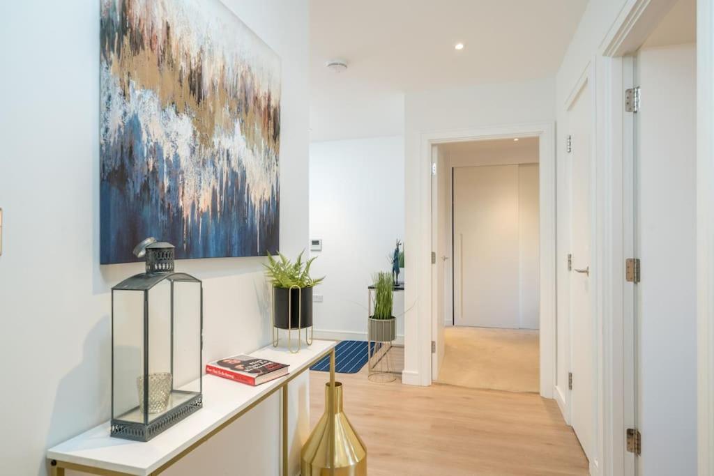 Luxury Kew Bridge Balcony Free Parking Apartment