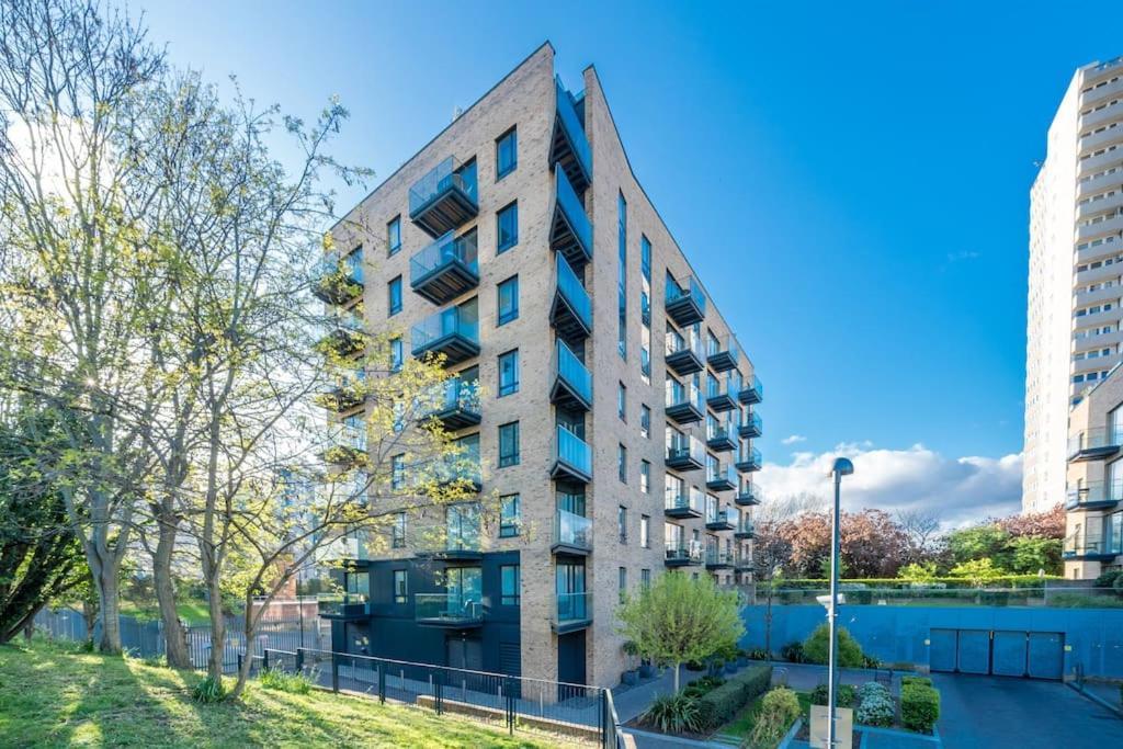 Luxury Kew Bridge Balcony Free Parking Apartment
