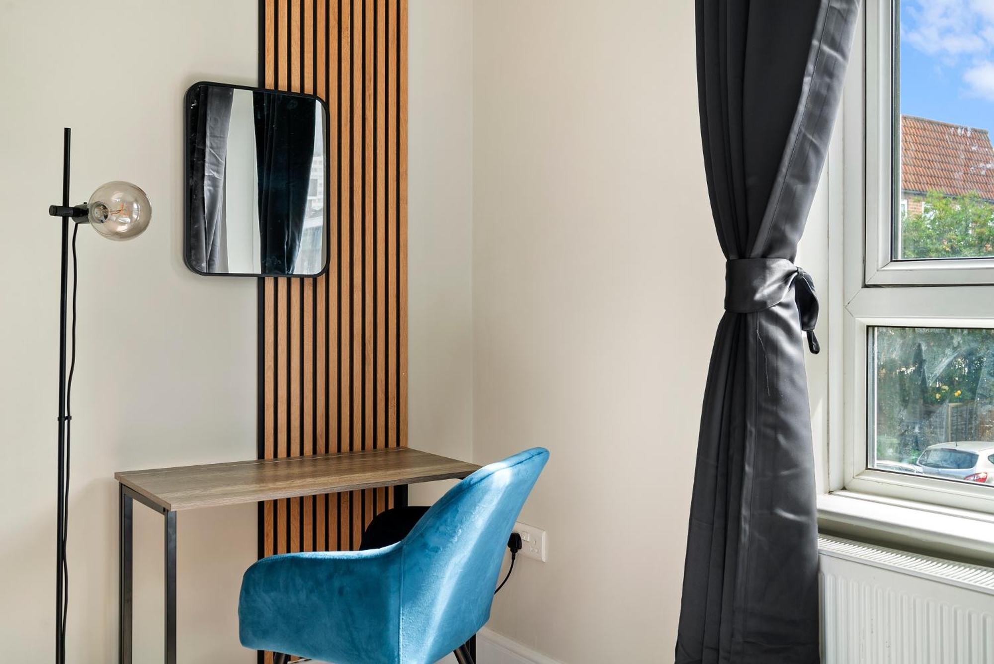 Apartment Zone 2 Stylish 3 Bedroom Long Special Prices Free Parking *