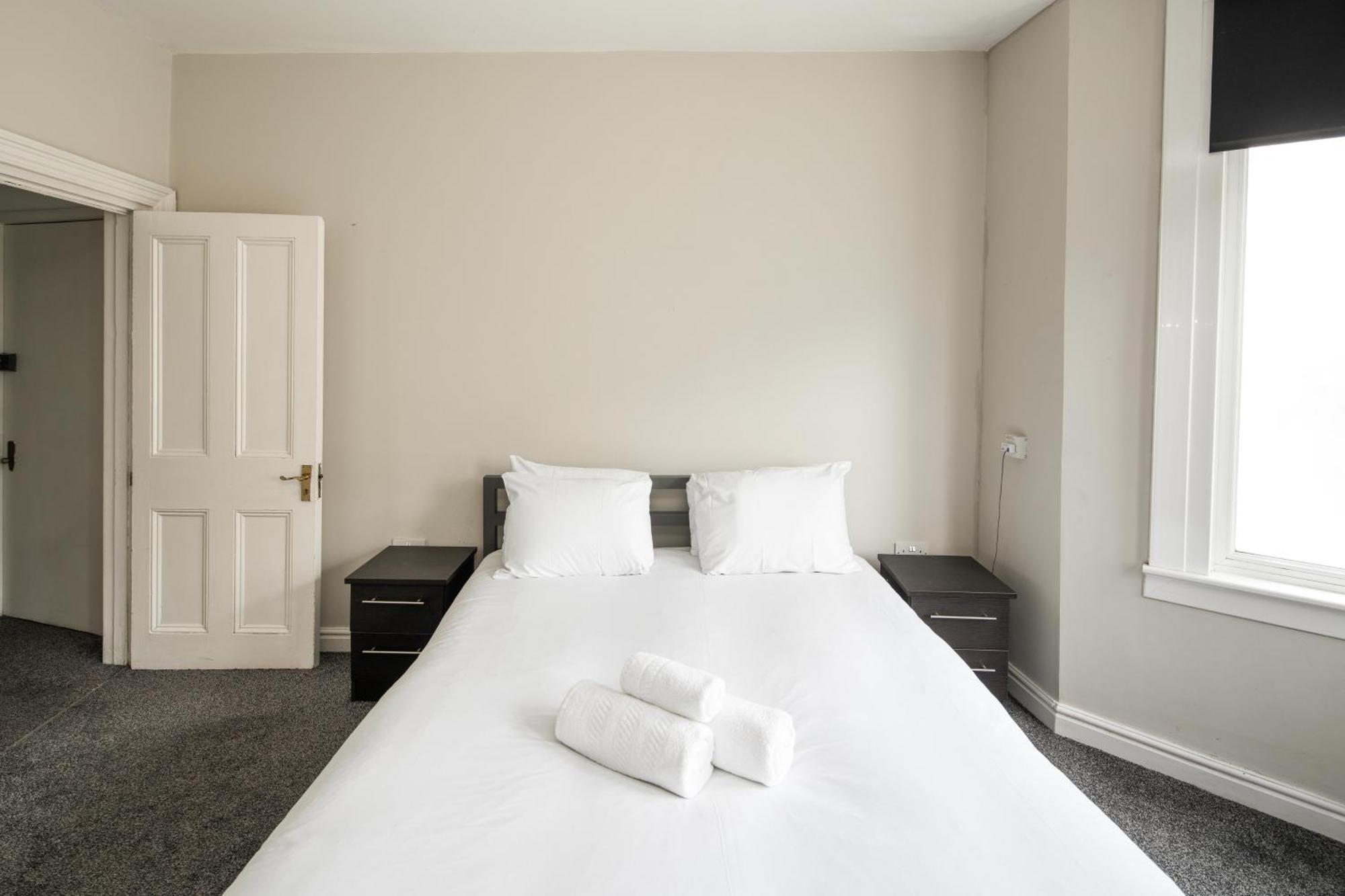 Charming Brixton Flat With Patio & Modern Comforts