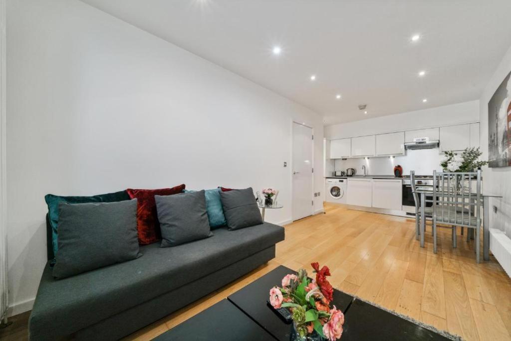Modern 1 Bed Camberwell Denmark Hill Excellent Transport Links Apartment *