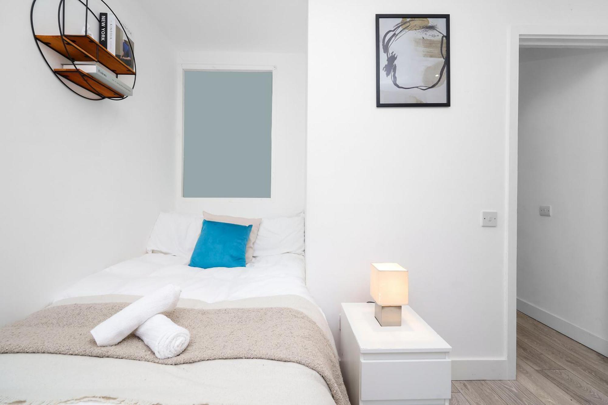Bright Cosy Greenwich - 3 Bedroom 5 Beds - Free Parking Apartment