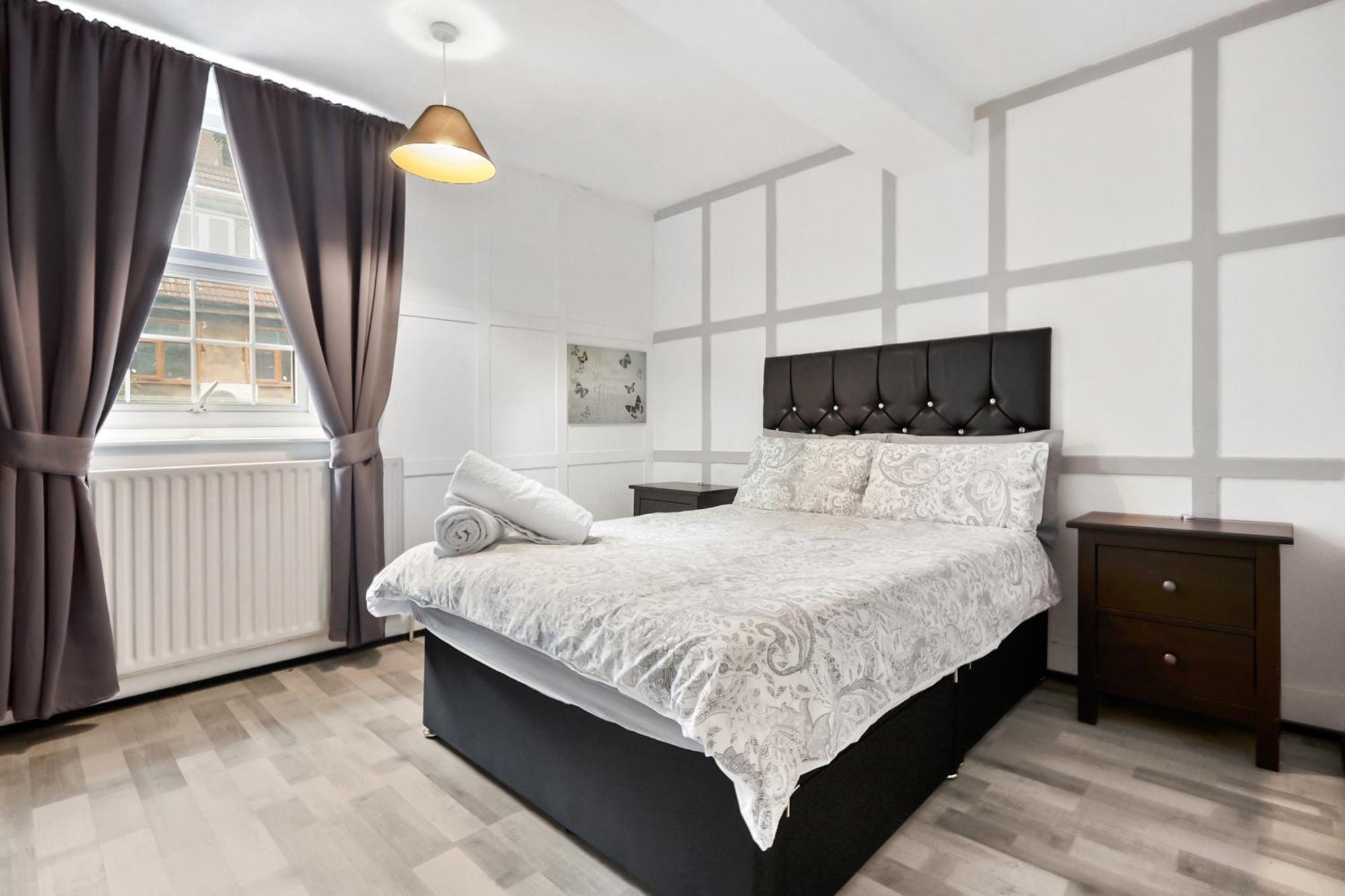 Center Cozy Double Bedroom In A Great Location *