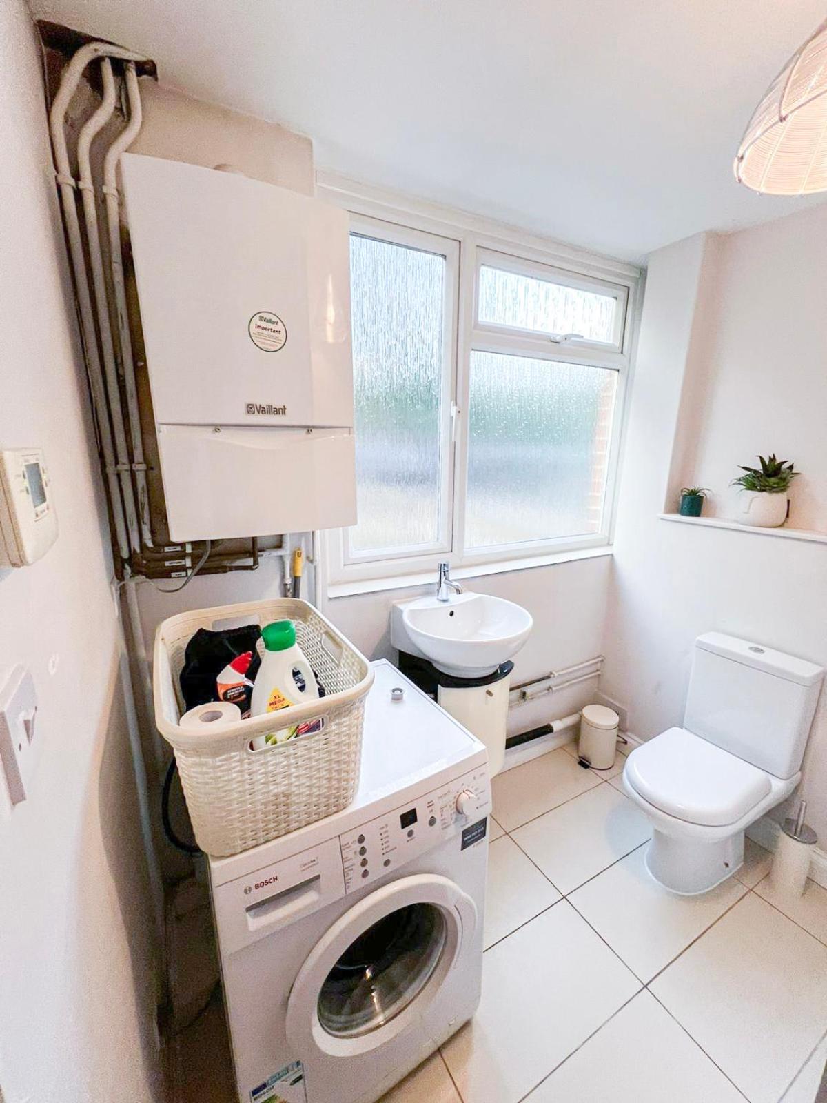 Lovely 4 Bedroom Flat With Ample Garden In Brondesbury, Kilburn London