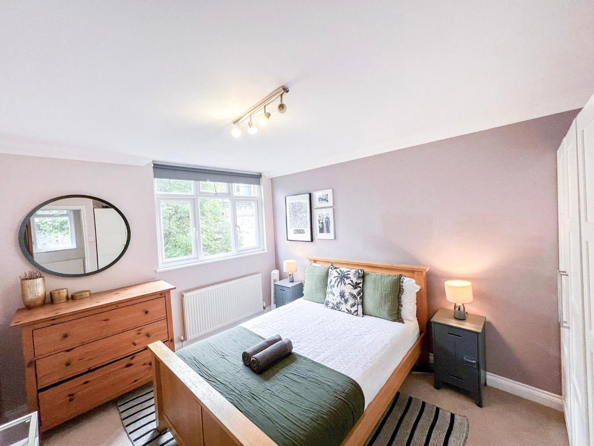 Lovely 4 Bedroom Flat With Ample Garden In Brondesbury, Kilburn * London