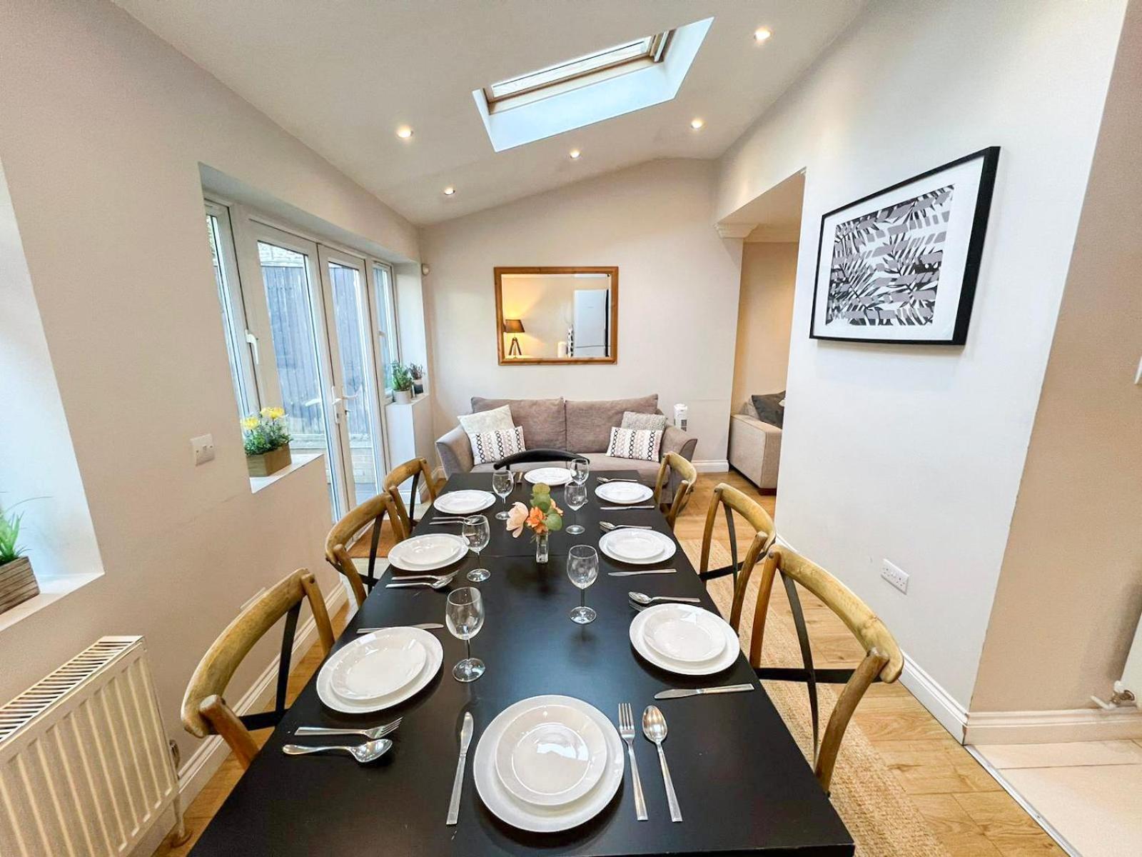 Lovely 4 Bedroom Flat With Ample Garden In Brondesbury, Kilburn Apartment