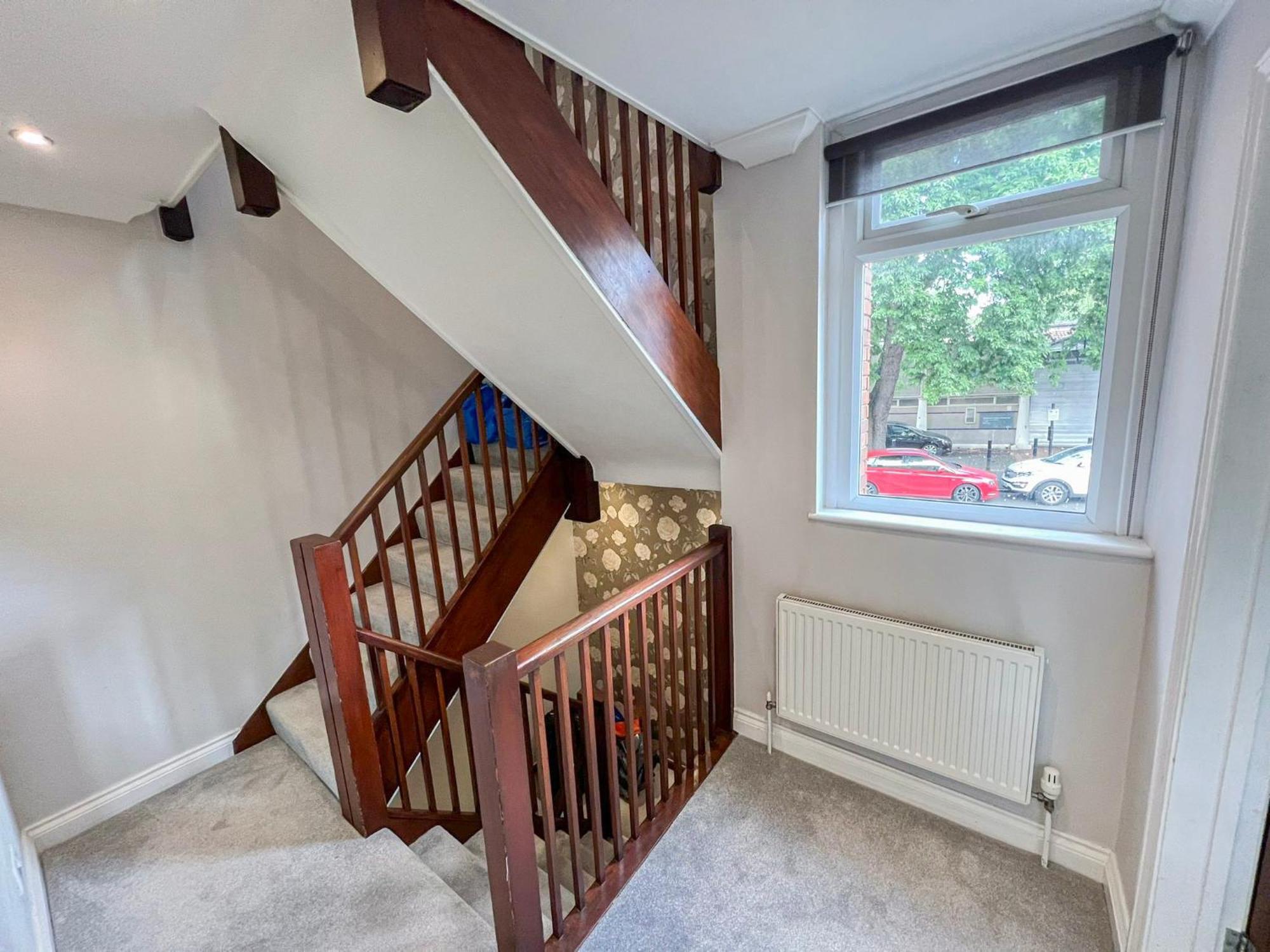 Lovely 4 Bedroom Flat With Ample Garden In Brondesbury, Kilburn Apartment *