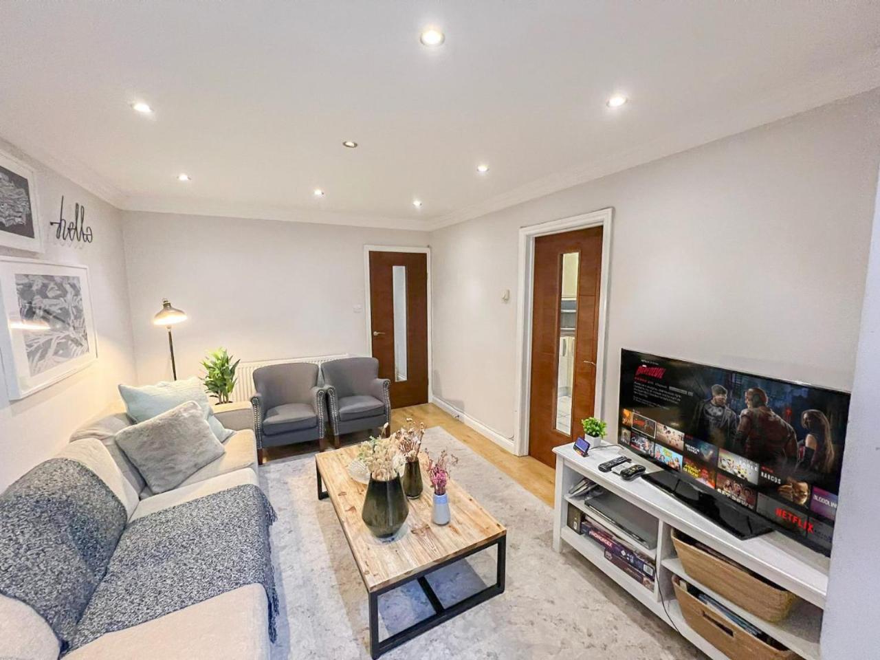 Lovely 4 Bedroom Flat With Ample Garden In Brondesbury, Kilburn Apartment