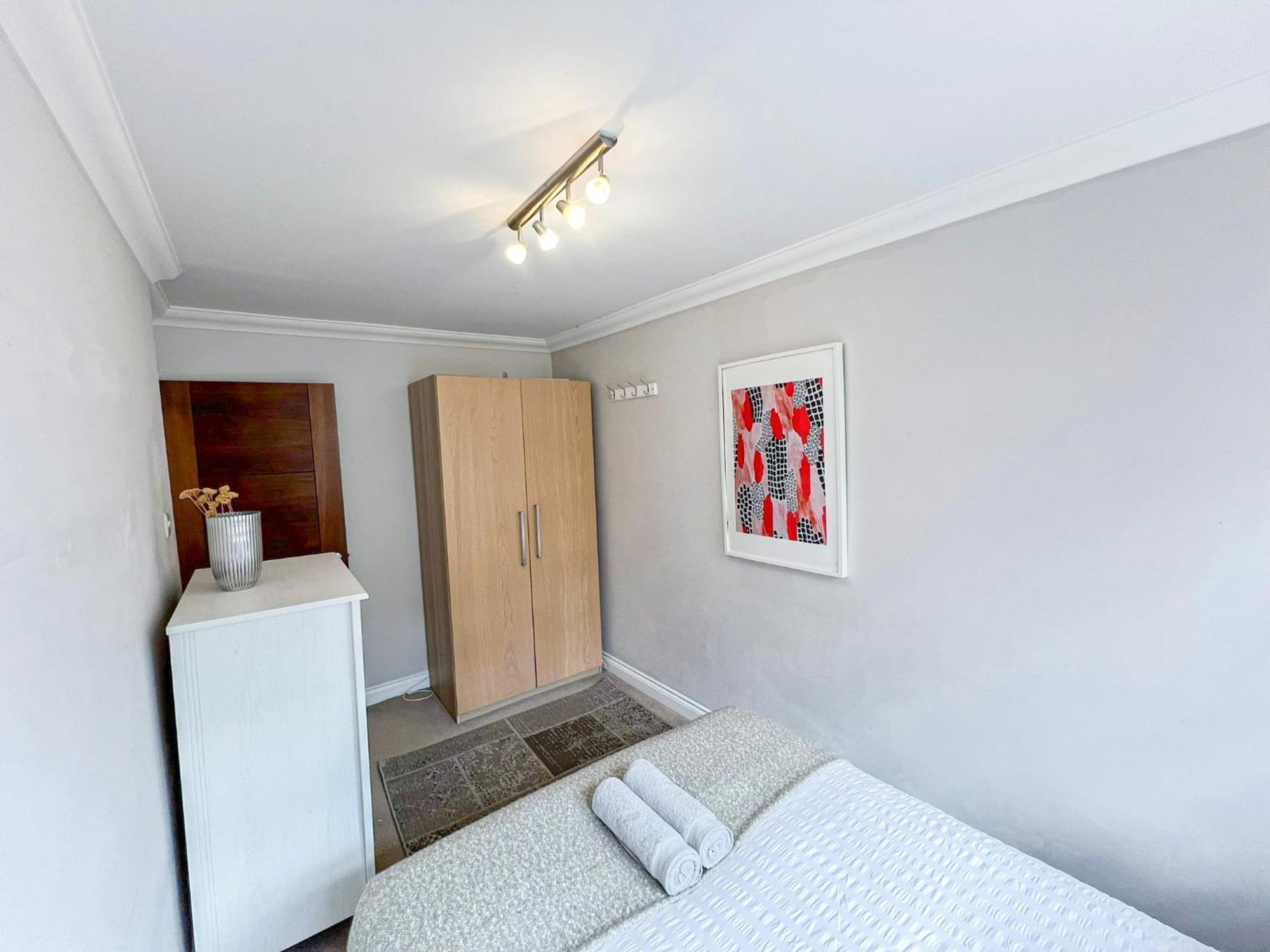 Lovely 4 Bedroom Flat With Ample Garden In Brondesbury, Kilburn Apartment London