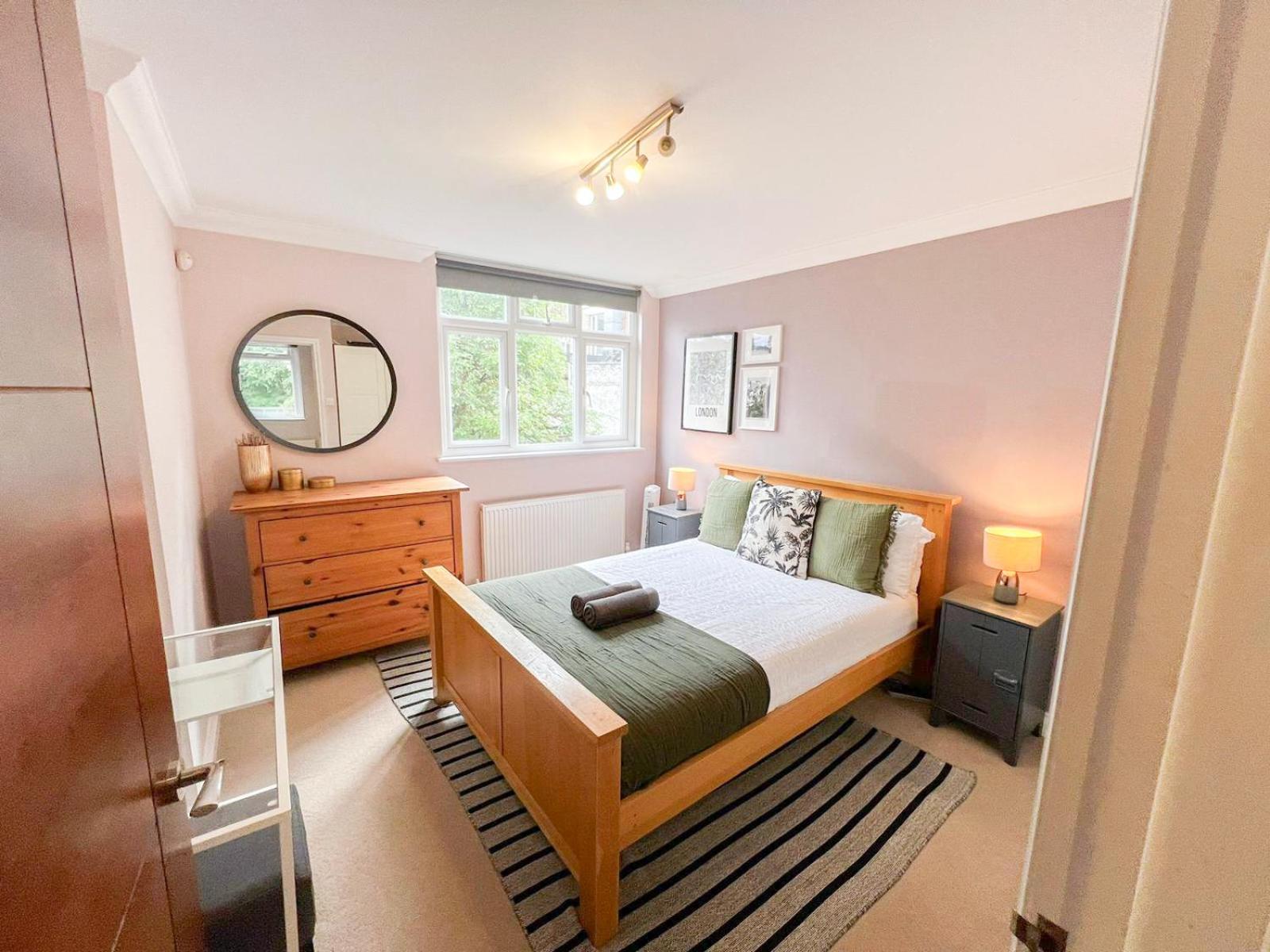 Lovely 4 Bedroom Flat With Ample Garden In Brondesbury, Kilburn *