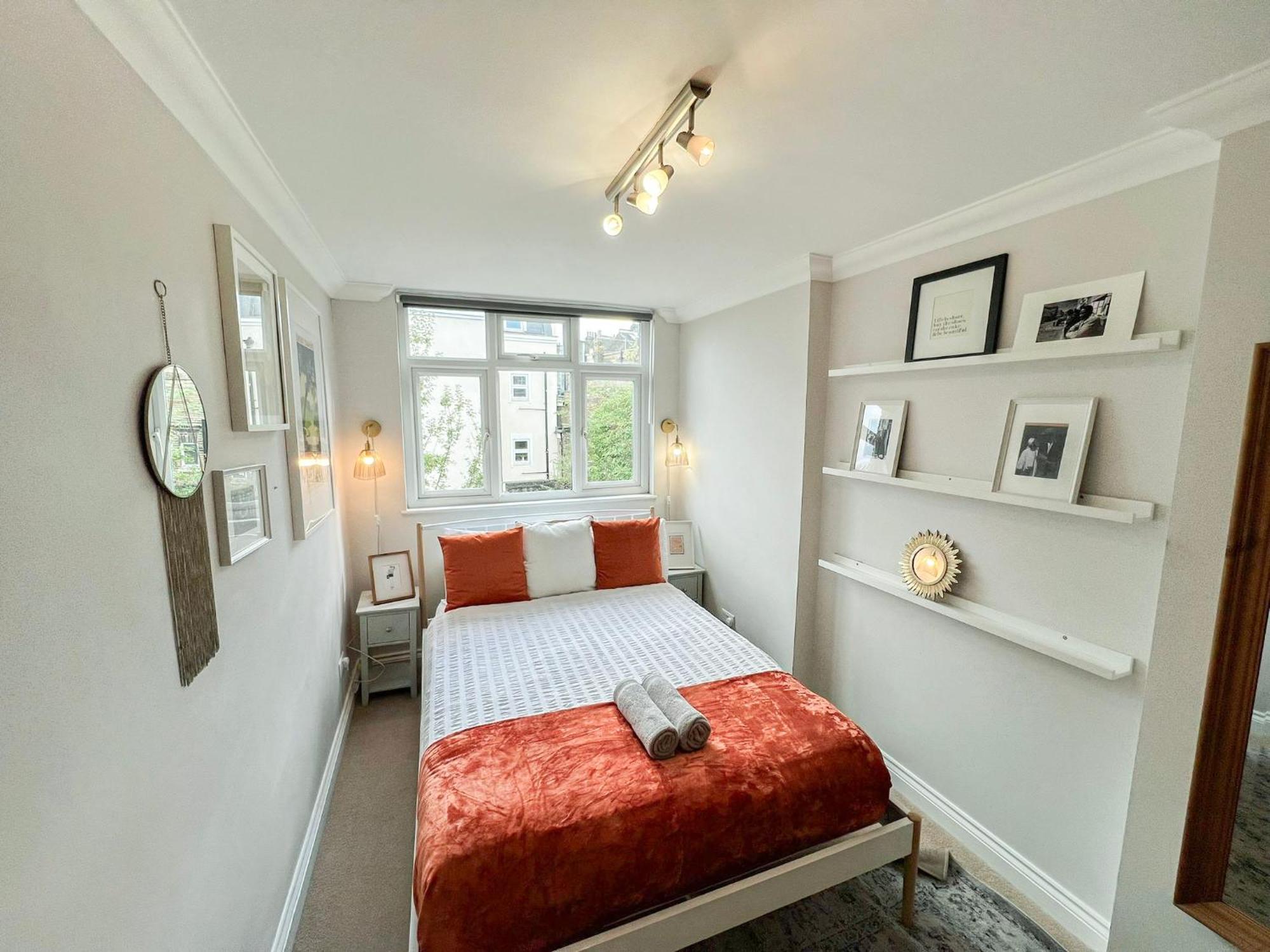 Lovely 4 Bedroom Flat With Ample Garden In Brondesbury, Kilburn London