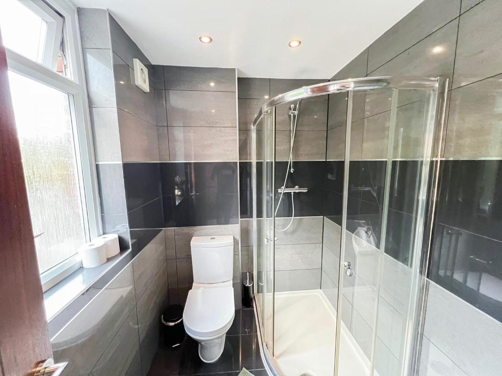 Lovely 4 Bedroom Flat With Ample Garden In Brondesbury, Kilburn