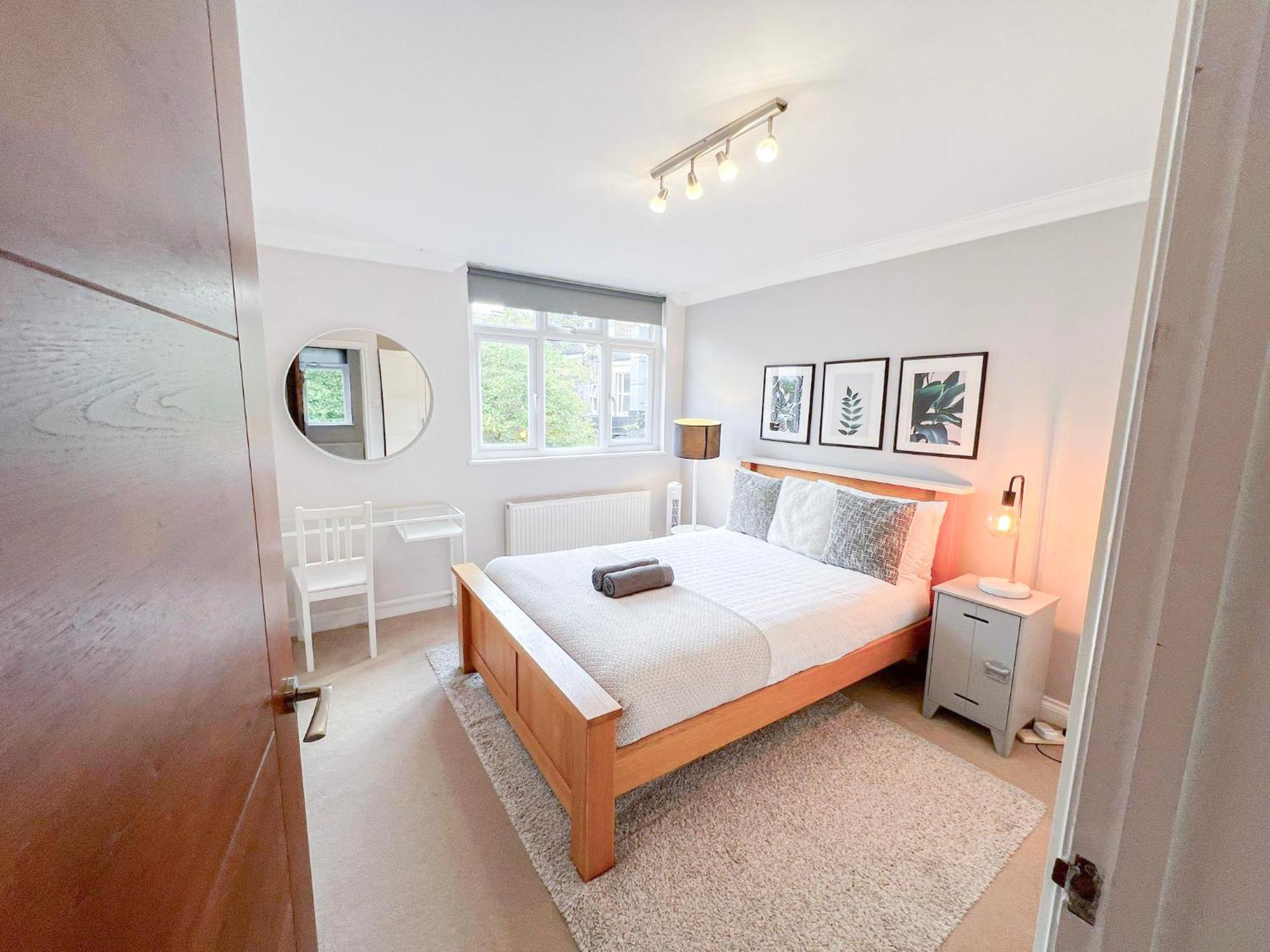Lovely 4 Bedroom Flat With Ample Garden In Brondesbury, Kilburn Apartment London