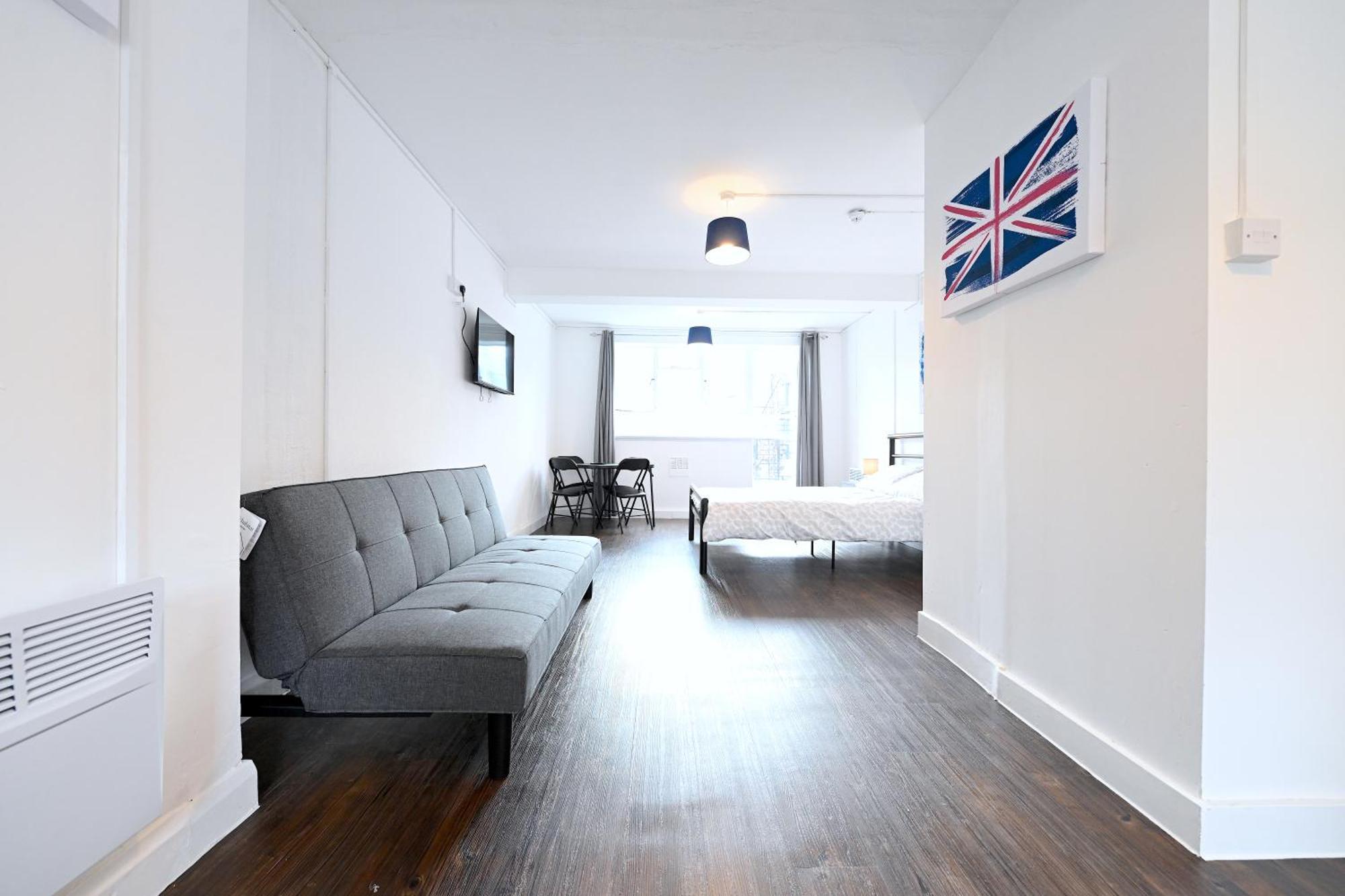Centrally Located Flat In Leicester Square * London