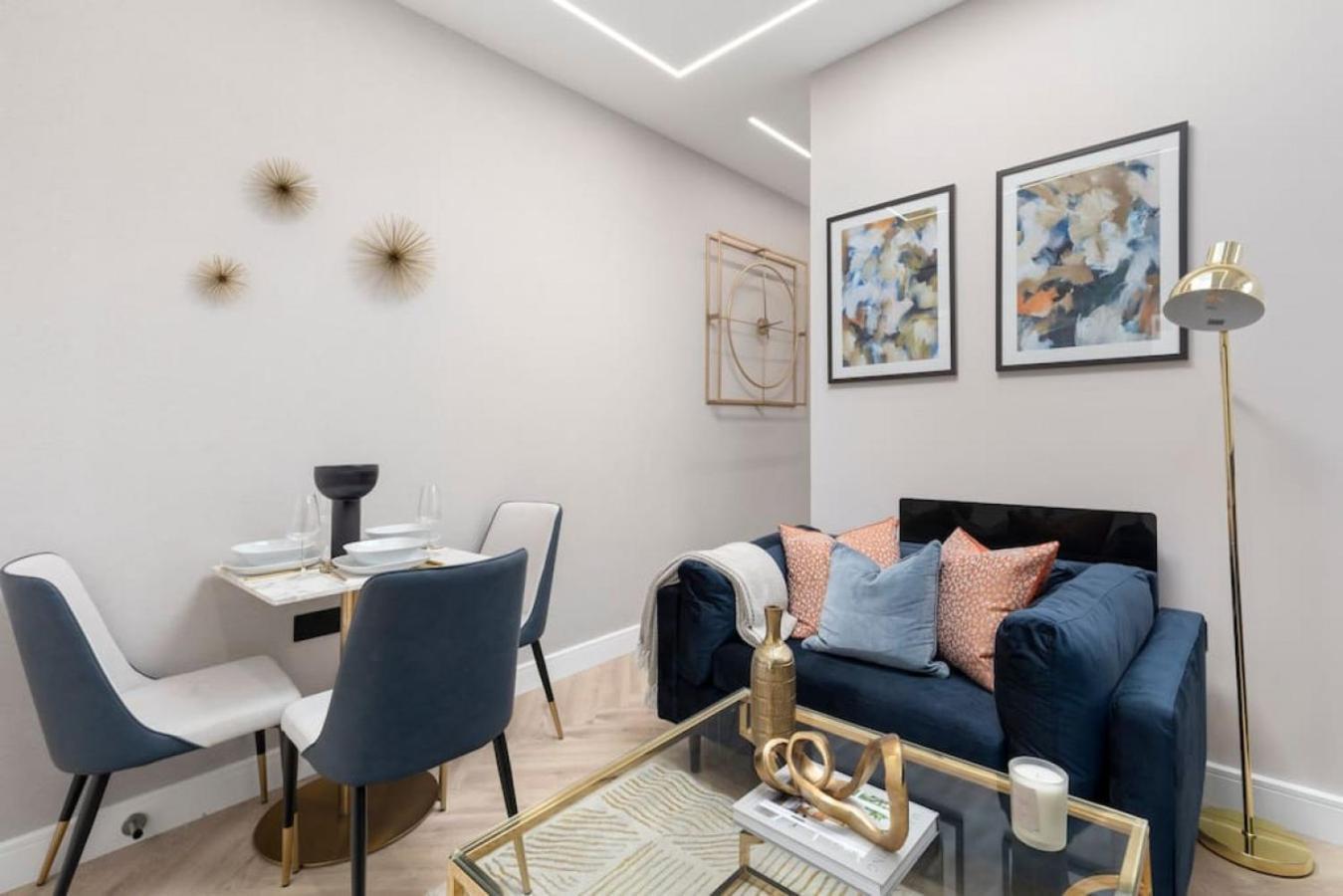 Apartment 5 Star Accommodation, 2 Minutes To Brent Cross Station *