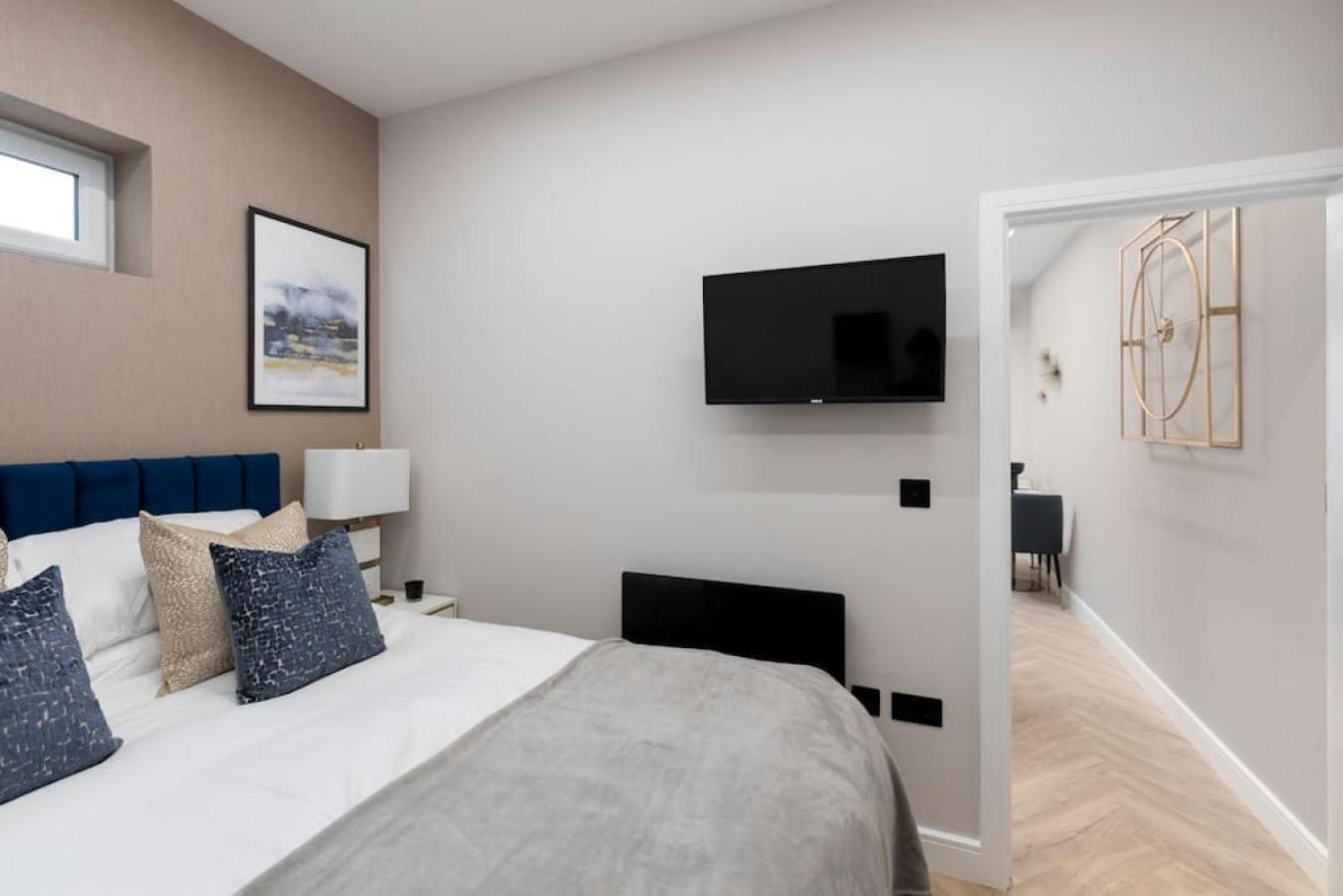 Apartment 5 Star Accommodation, 2 Minutes To Brent Cross Station London