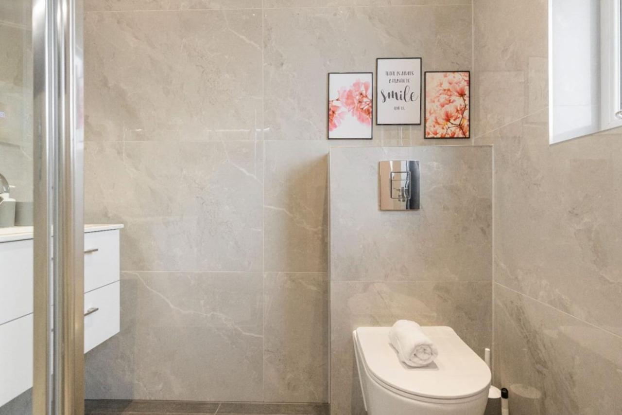 1 Bedroom House In An Affluent Part Of London