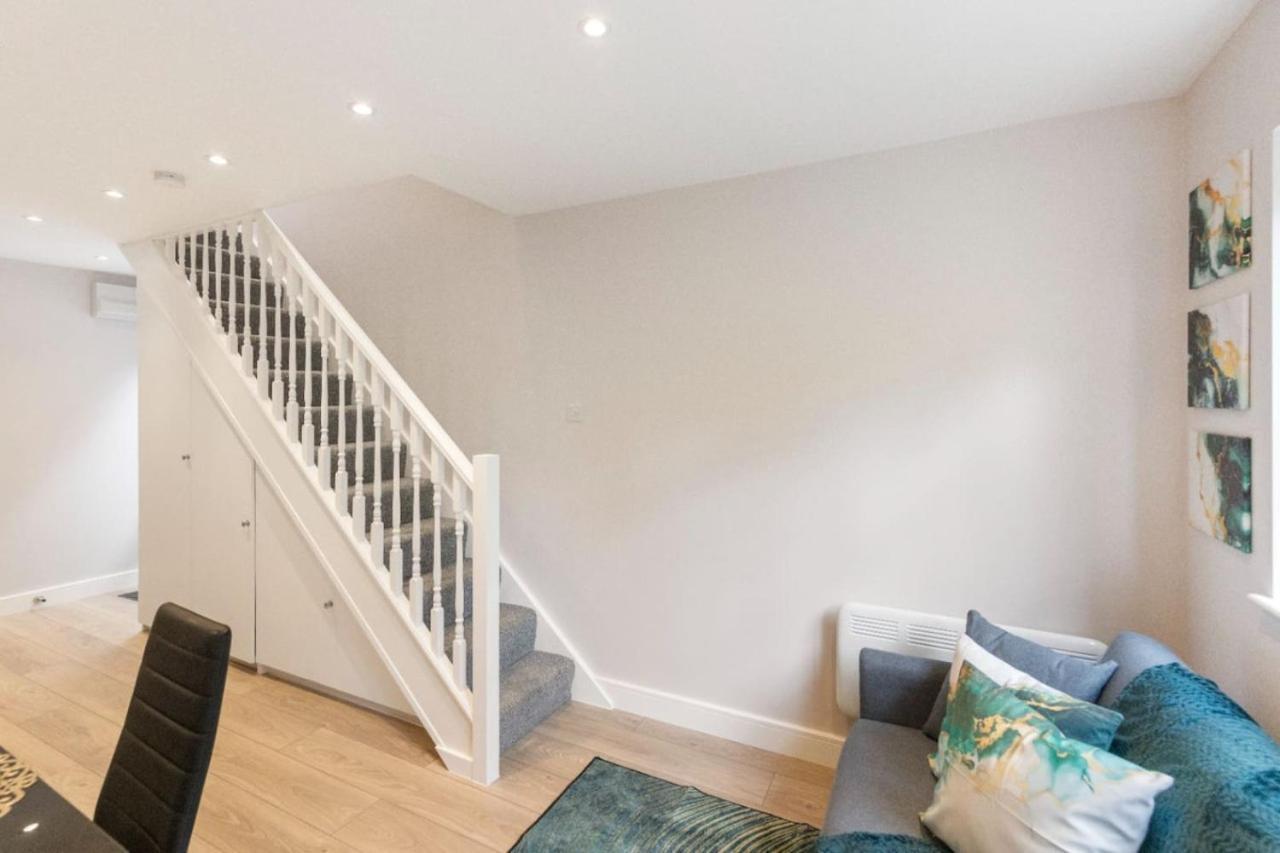 1 Bedroom House In An Affluent Part Of * London