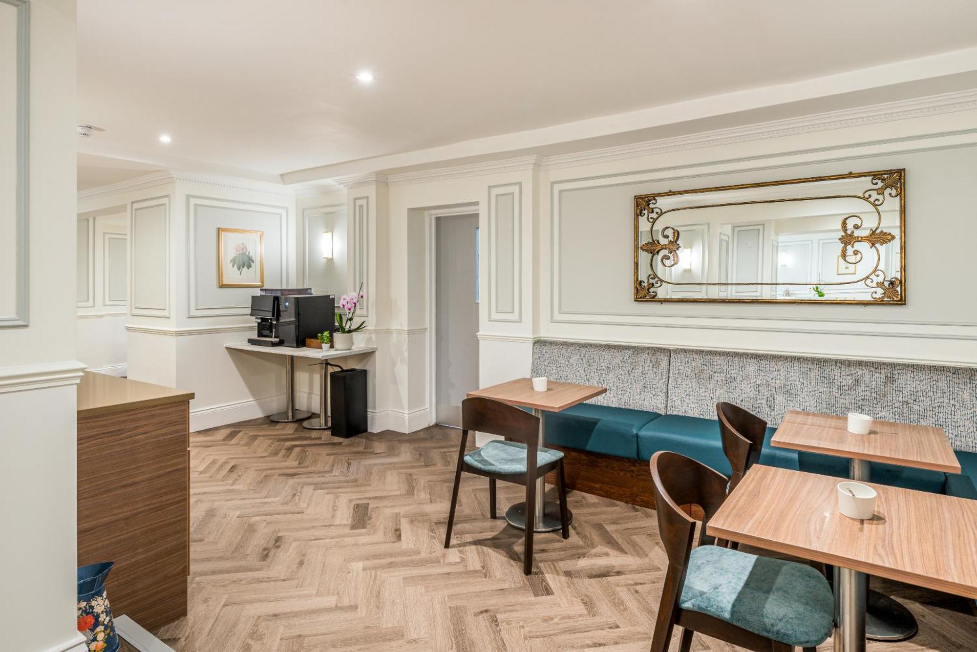 Princes Square Hotel 4*