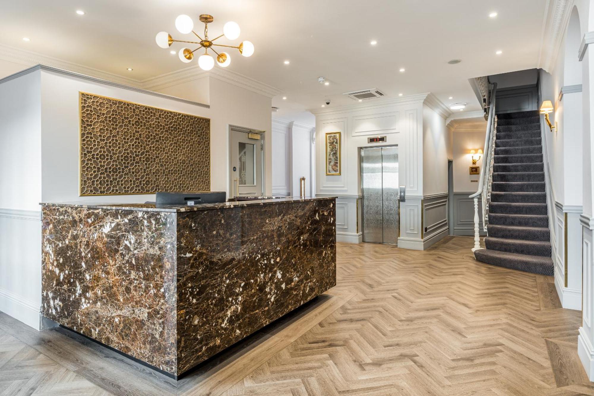 Hotel Princes Square 4*