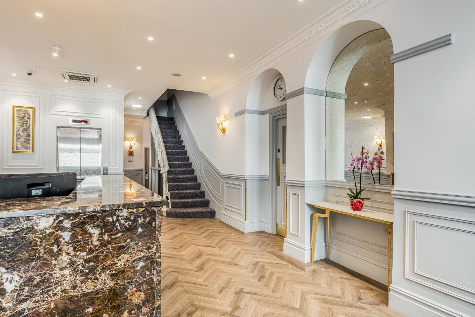 Princes Square 4*