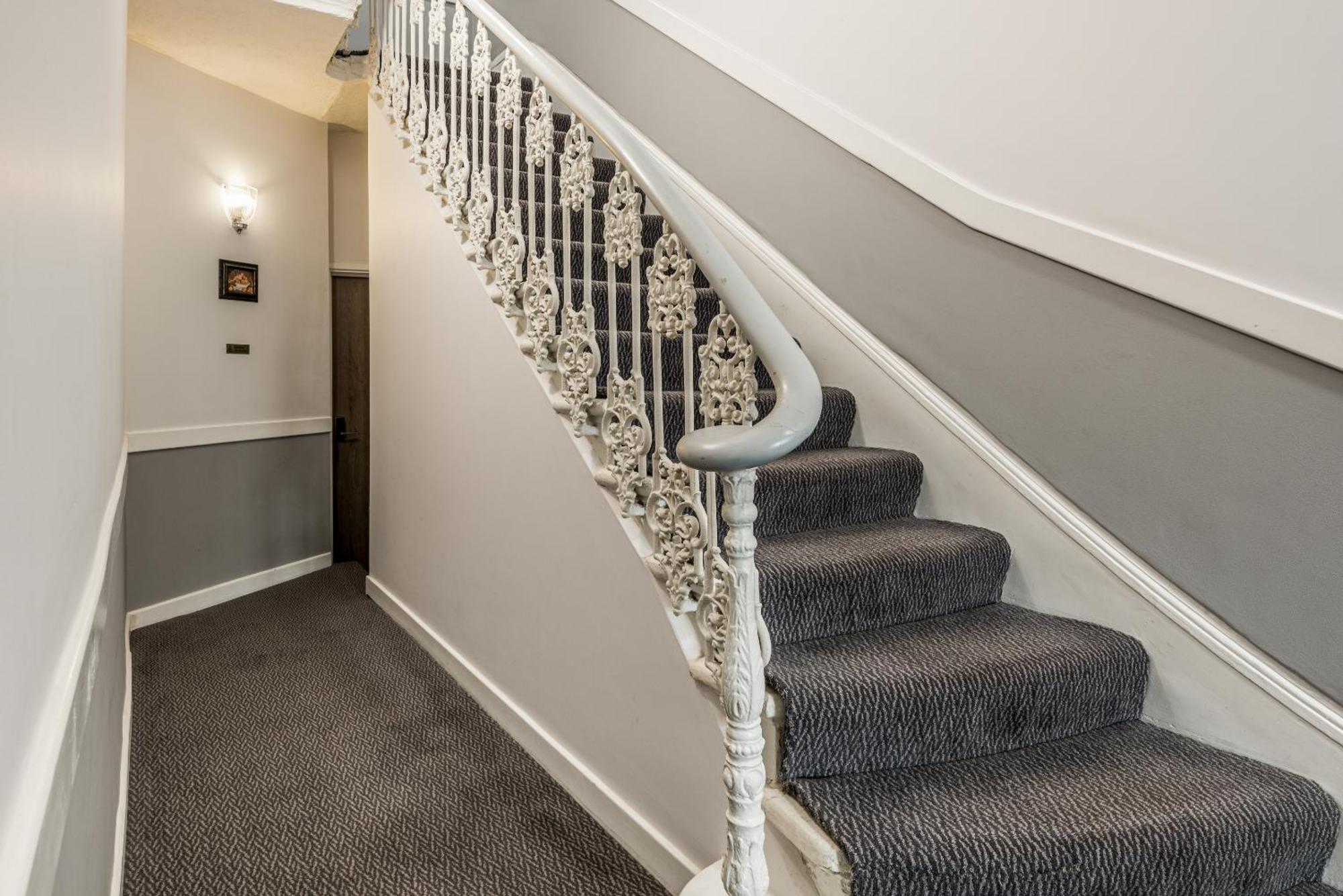 Princes Square Hotel