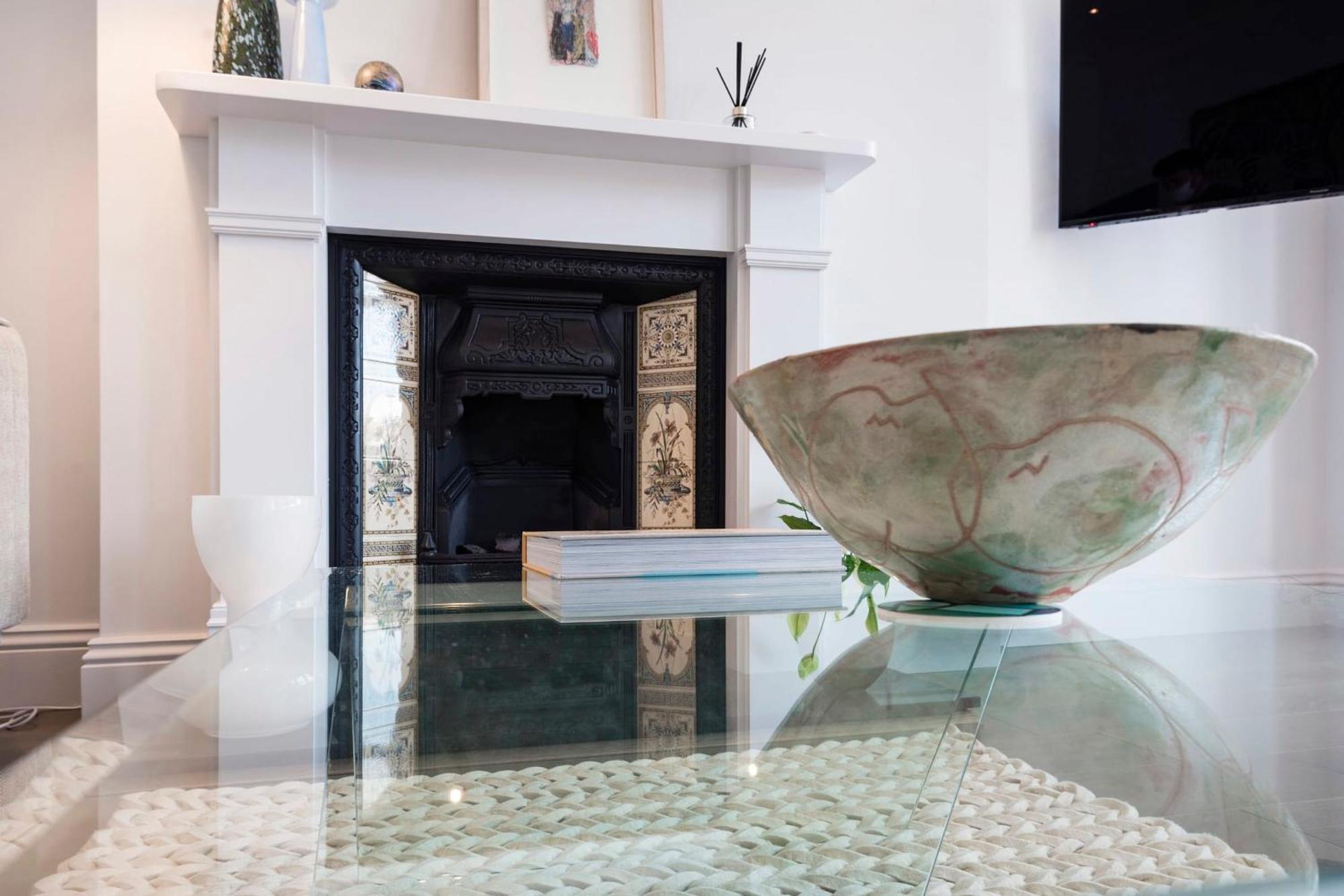 Modern And Bright Highgate Gem Leilighet