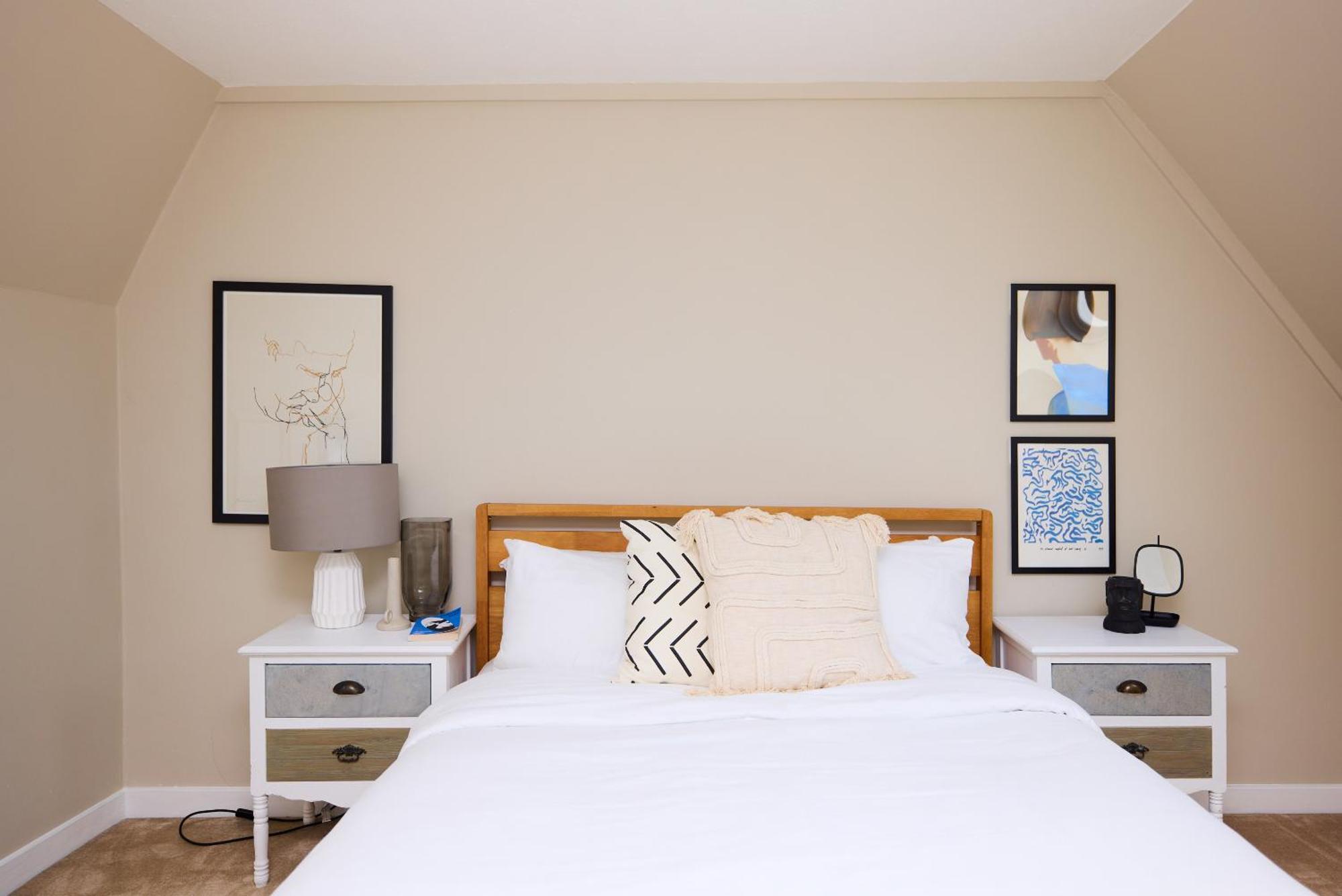 The Holland Park Crib - Classy 2bdr House