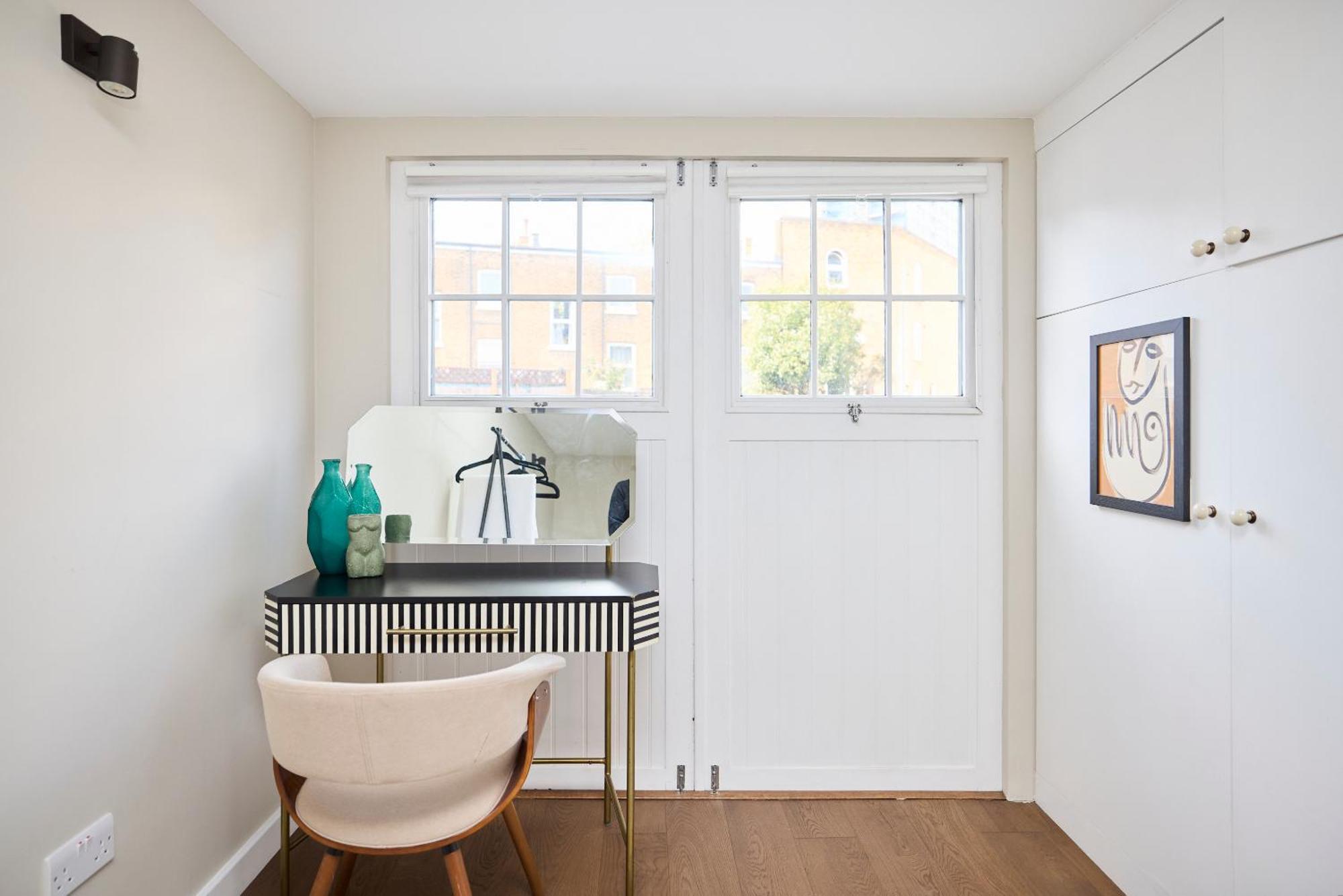 The Holland Park Crib - Classy 2bdr House Apartment